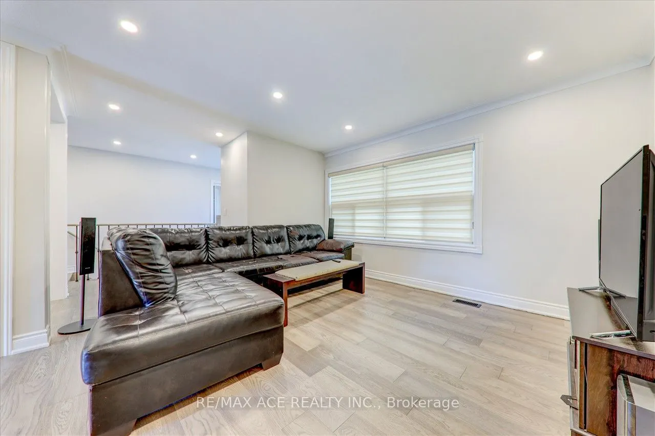 19 Swanhurst Boulevard, #Main