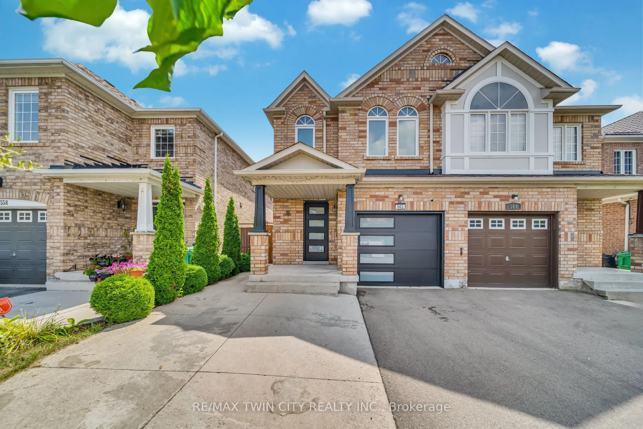 562 Orange Walk Crescent
