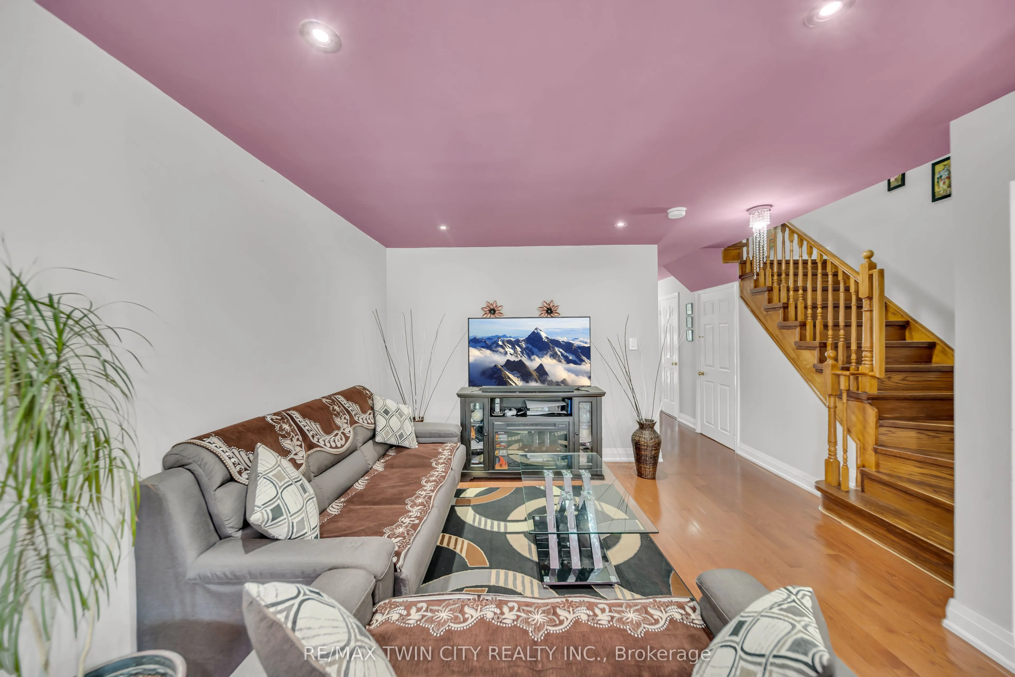 562 Orange Walk Crescent