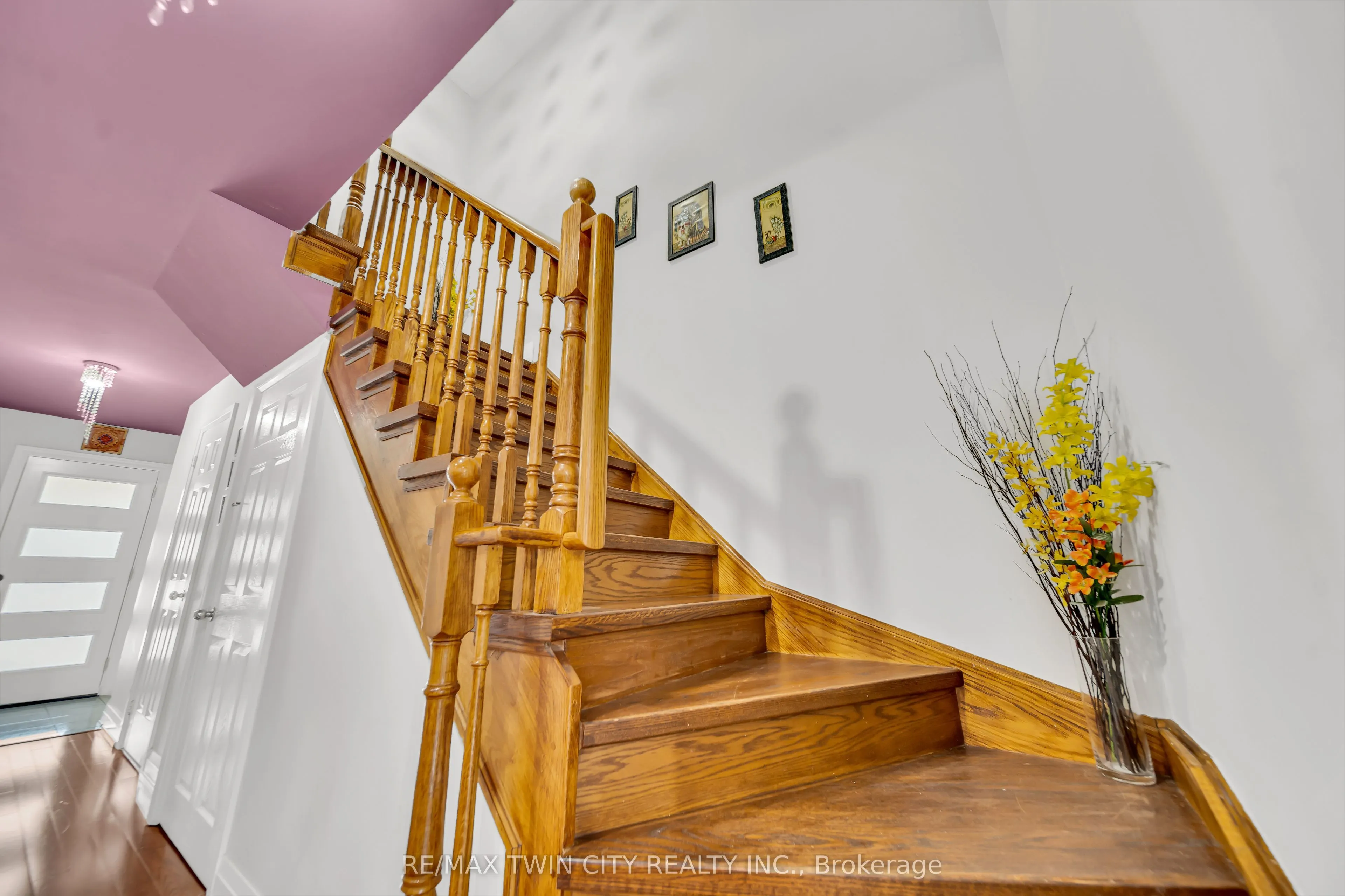 562 Orange Walk Crescent