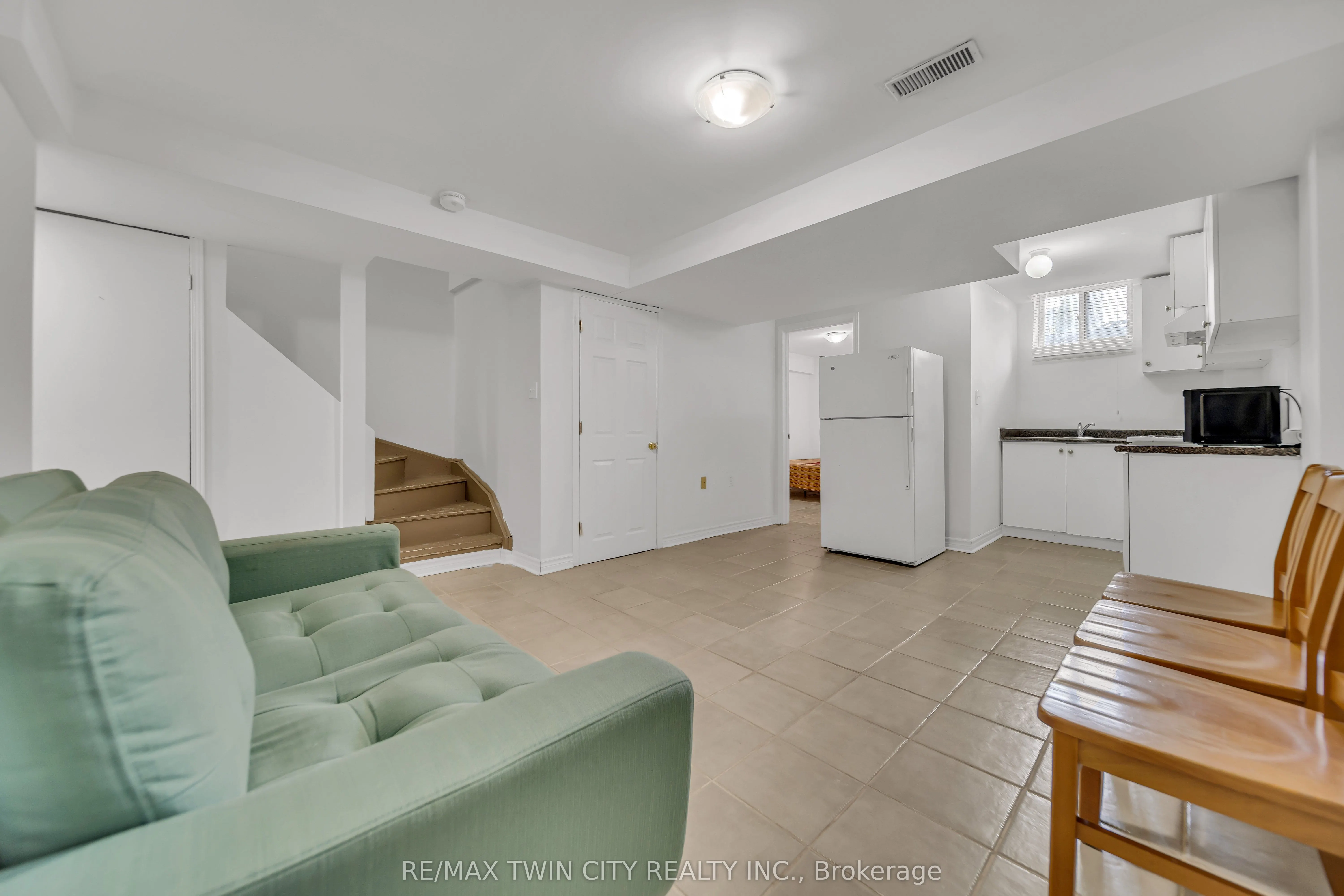 562 Orange Walk Crescent