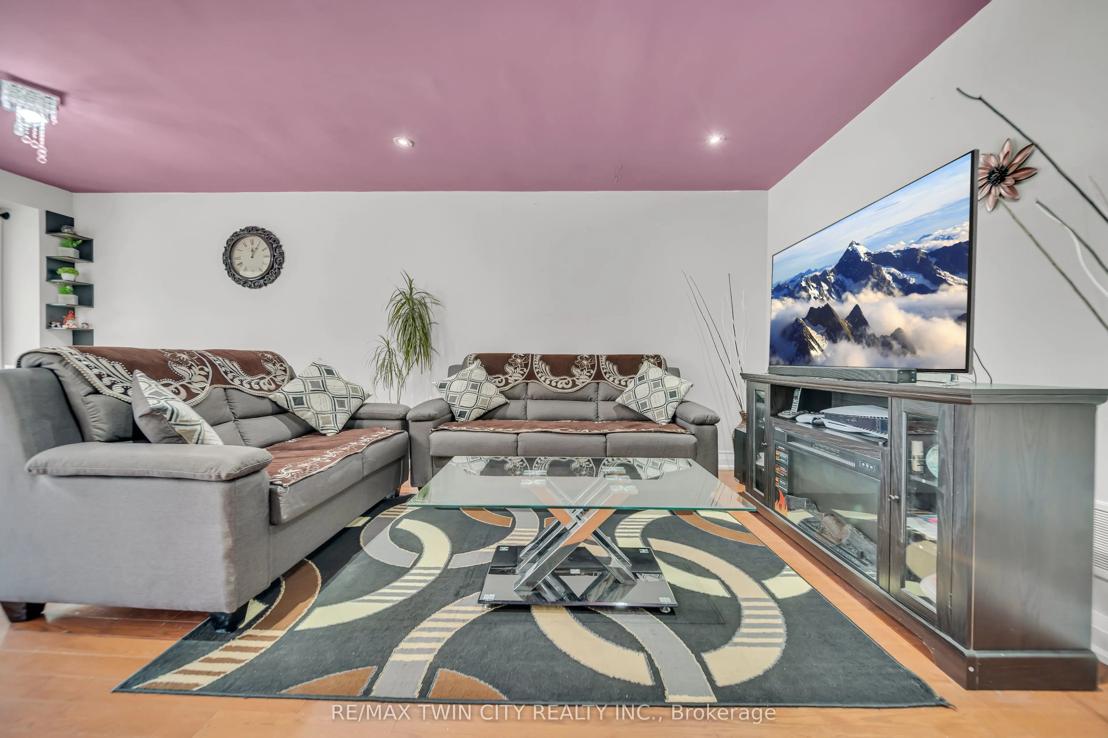562 Orange Walk Crescent