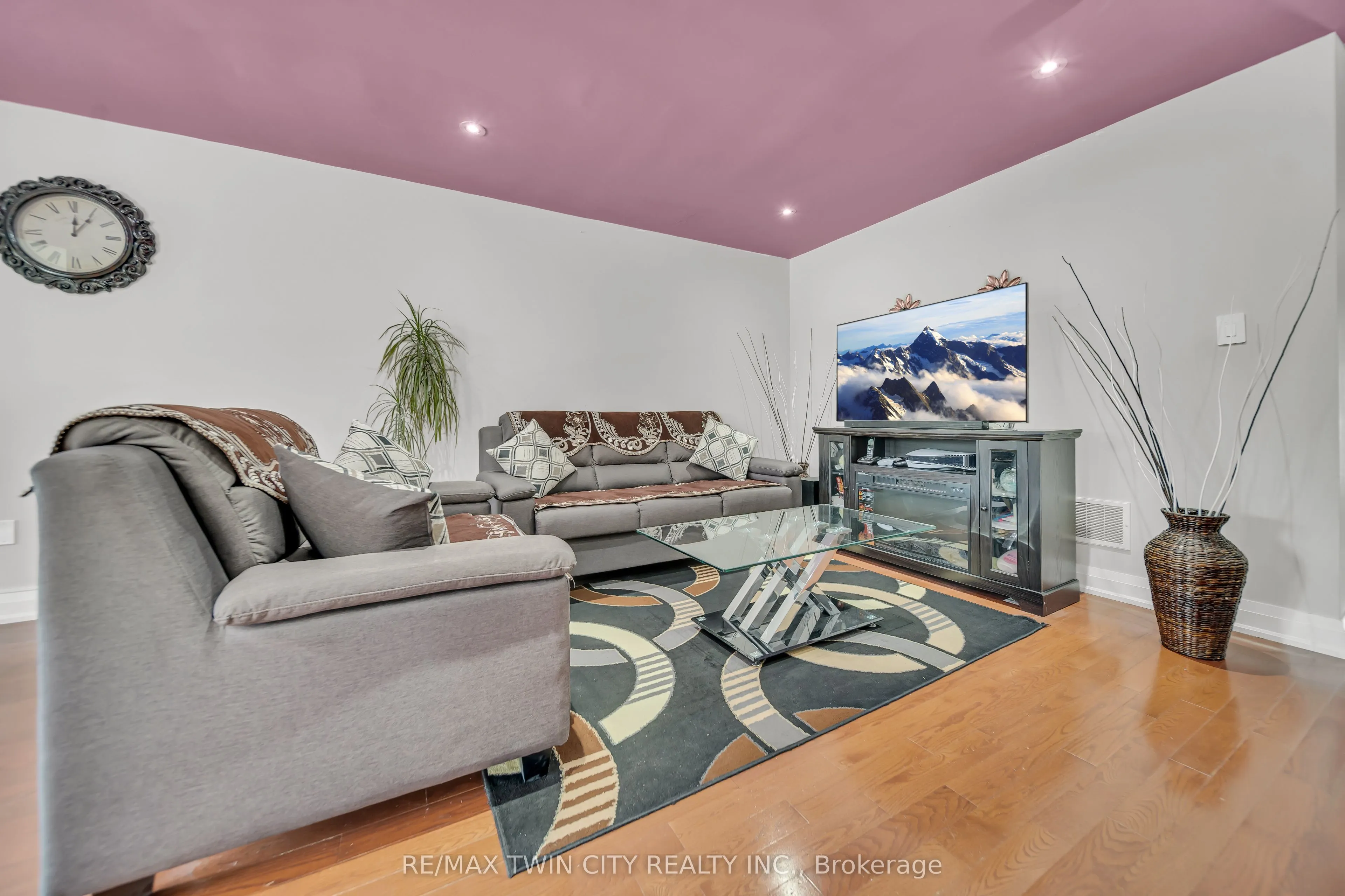 562 Orange Walk Crescent