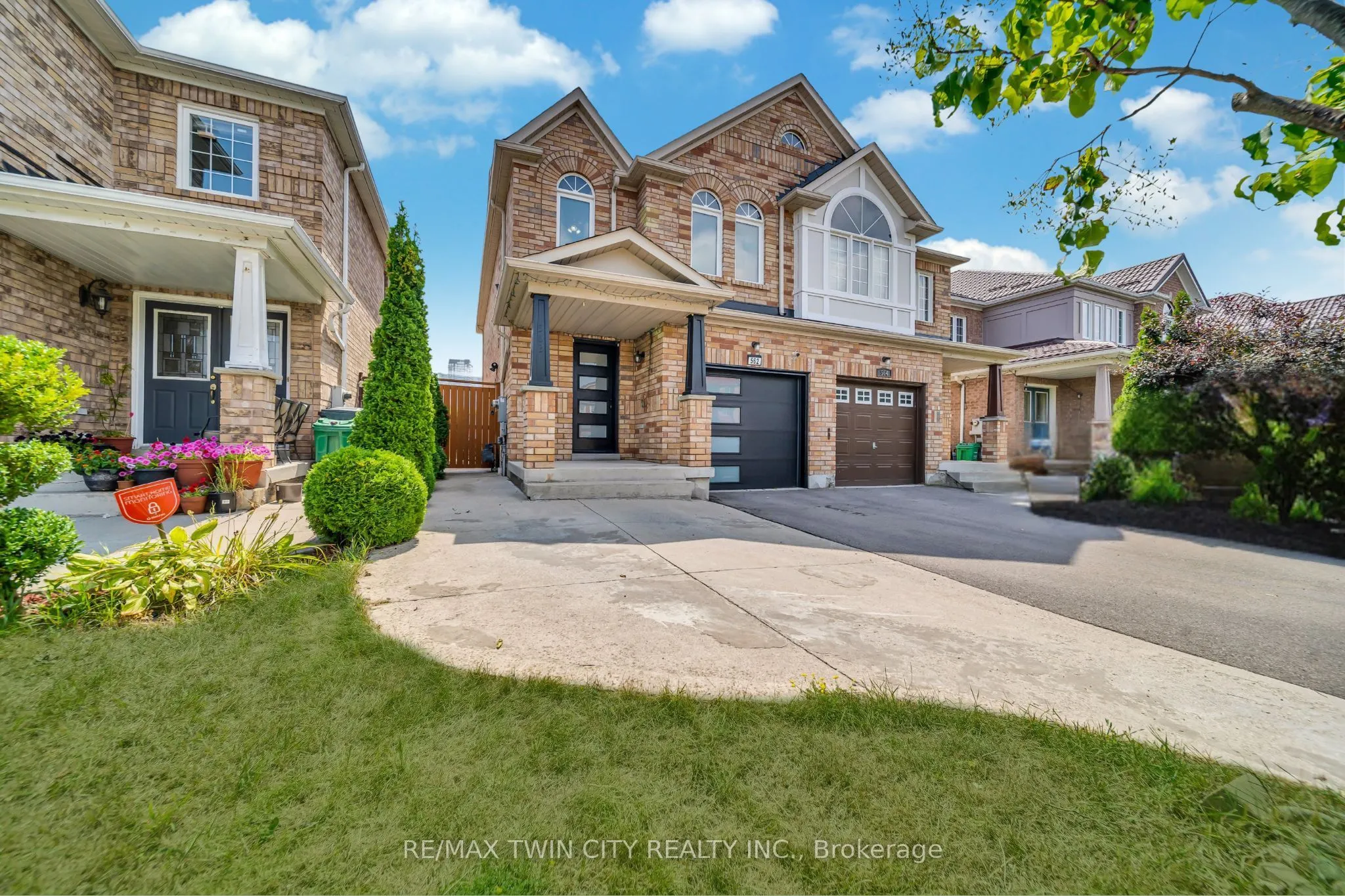 562 Orange Walk Crescent