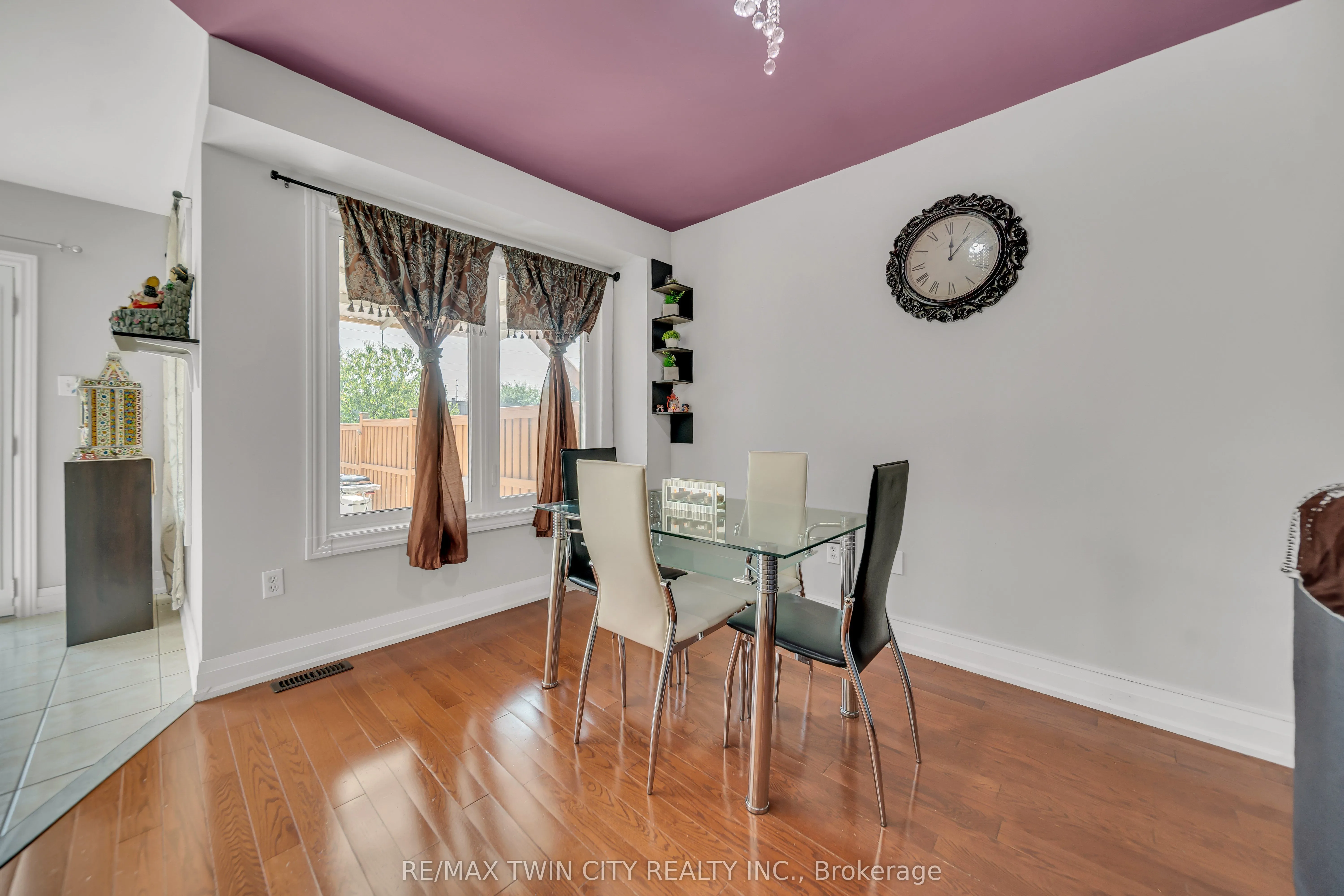 562 Orange Walk Crescent