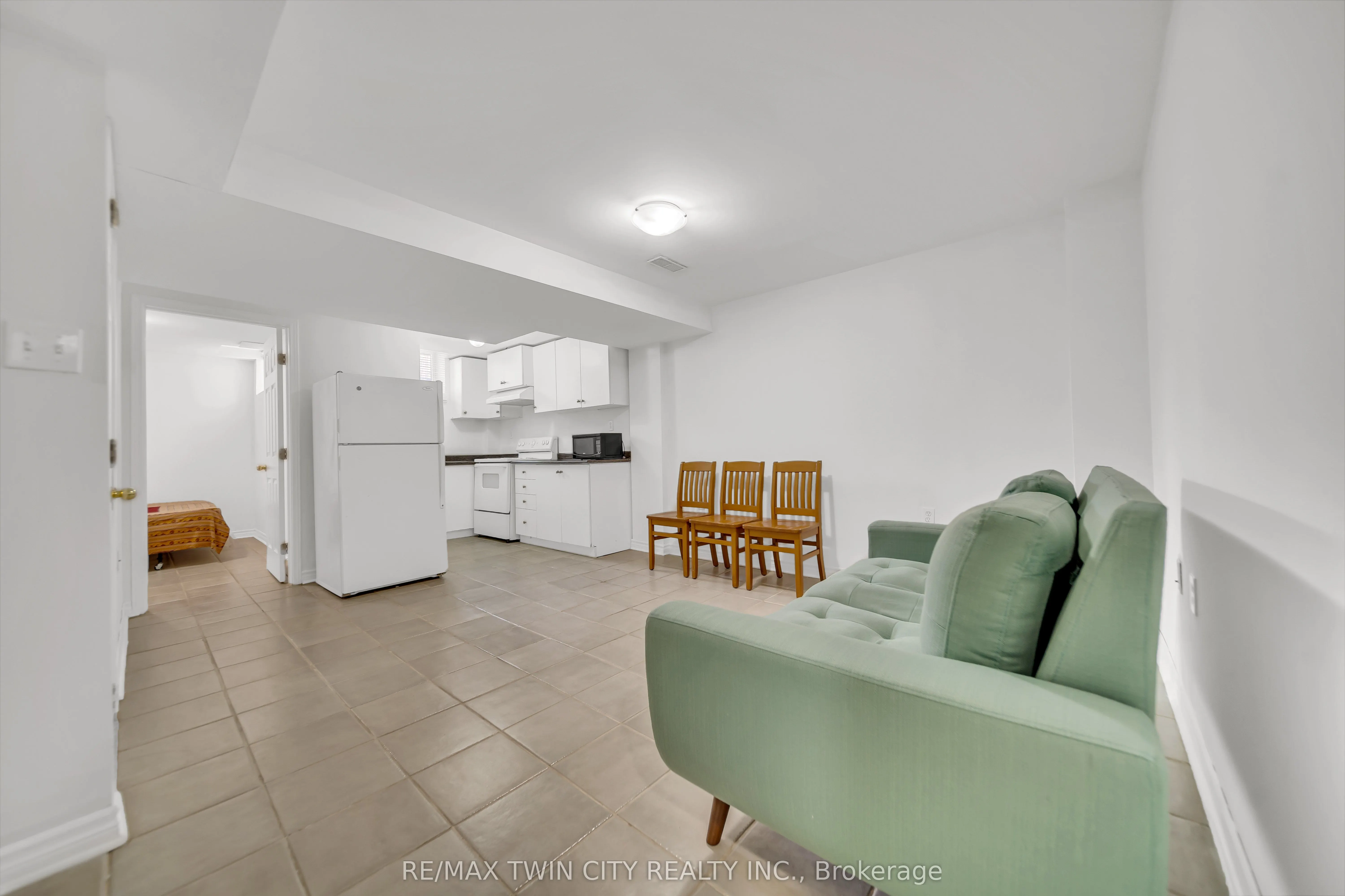 562 Orange Walk Crescent