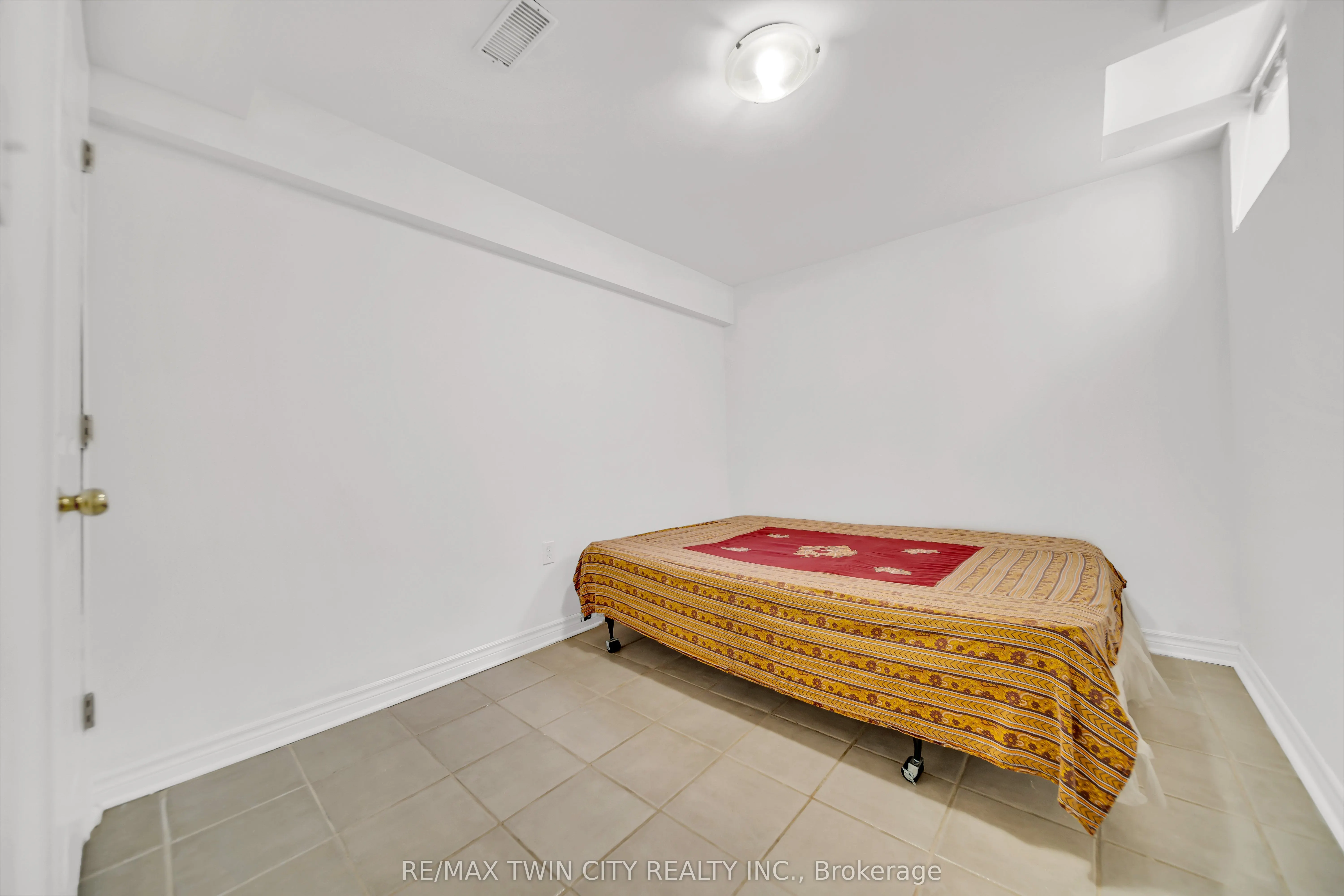 562 Orange Walk Crescent