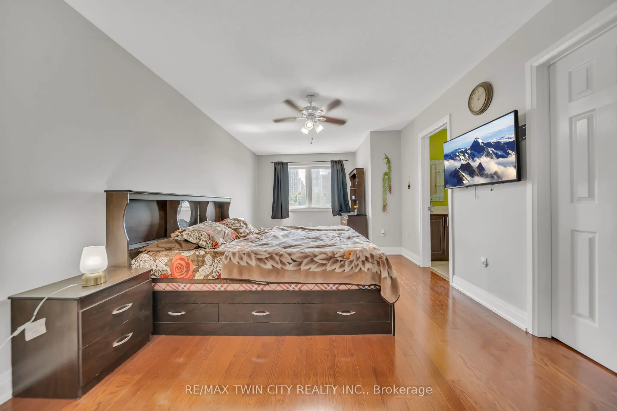 562 Orange Walk Crescent