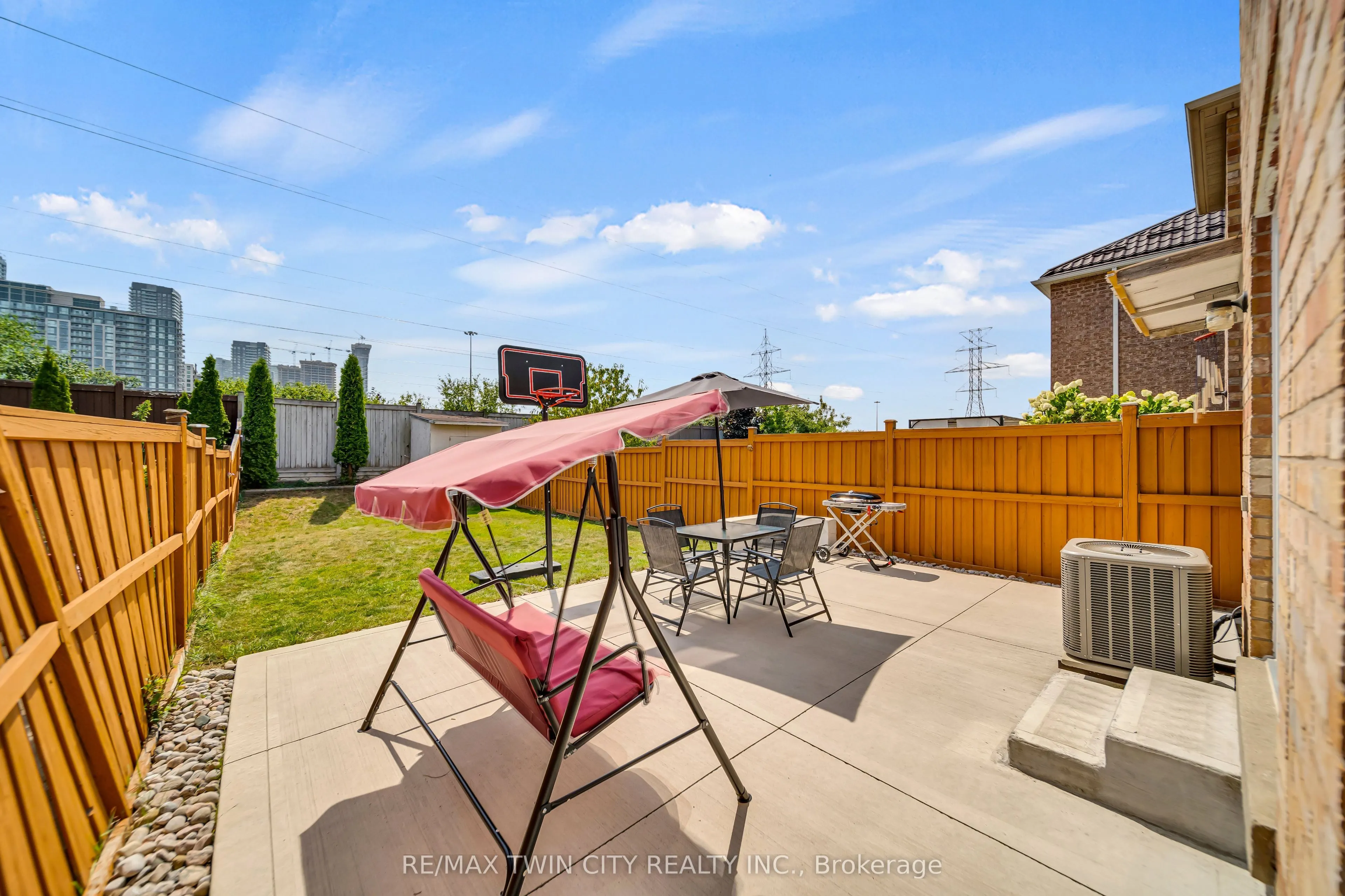 562 Orange Walk Crescent