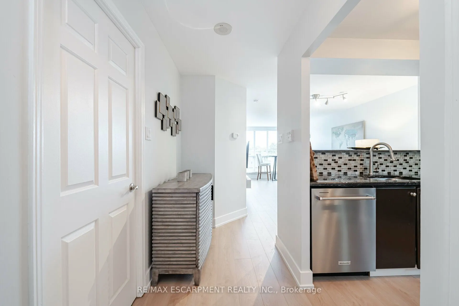 2285 Lake Shore Boulevard W, #207