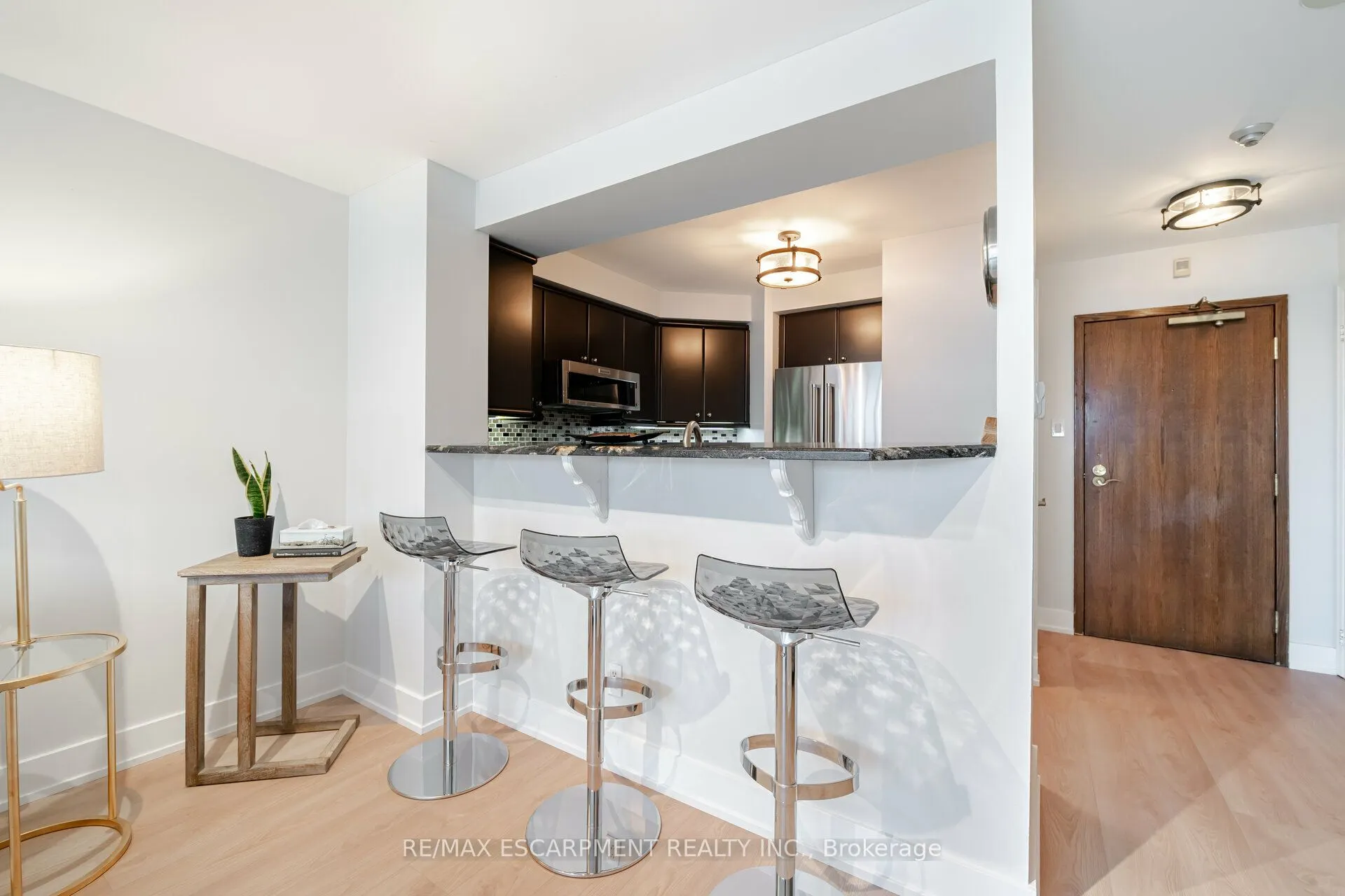 2285 Lake Shore Boulevard W, #207
