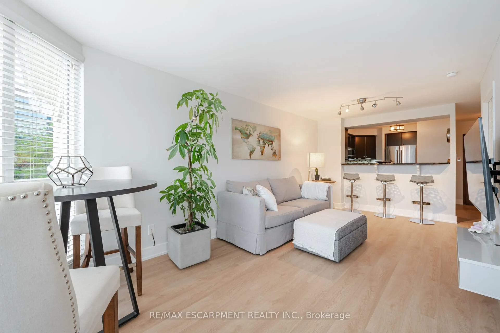 2285 Lake Shore Boulevard W, #207