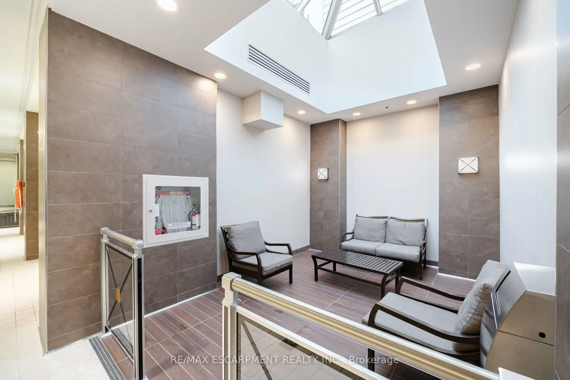 2285 Lake Shore Boulevard W, #207