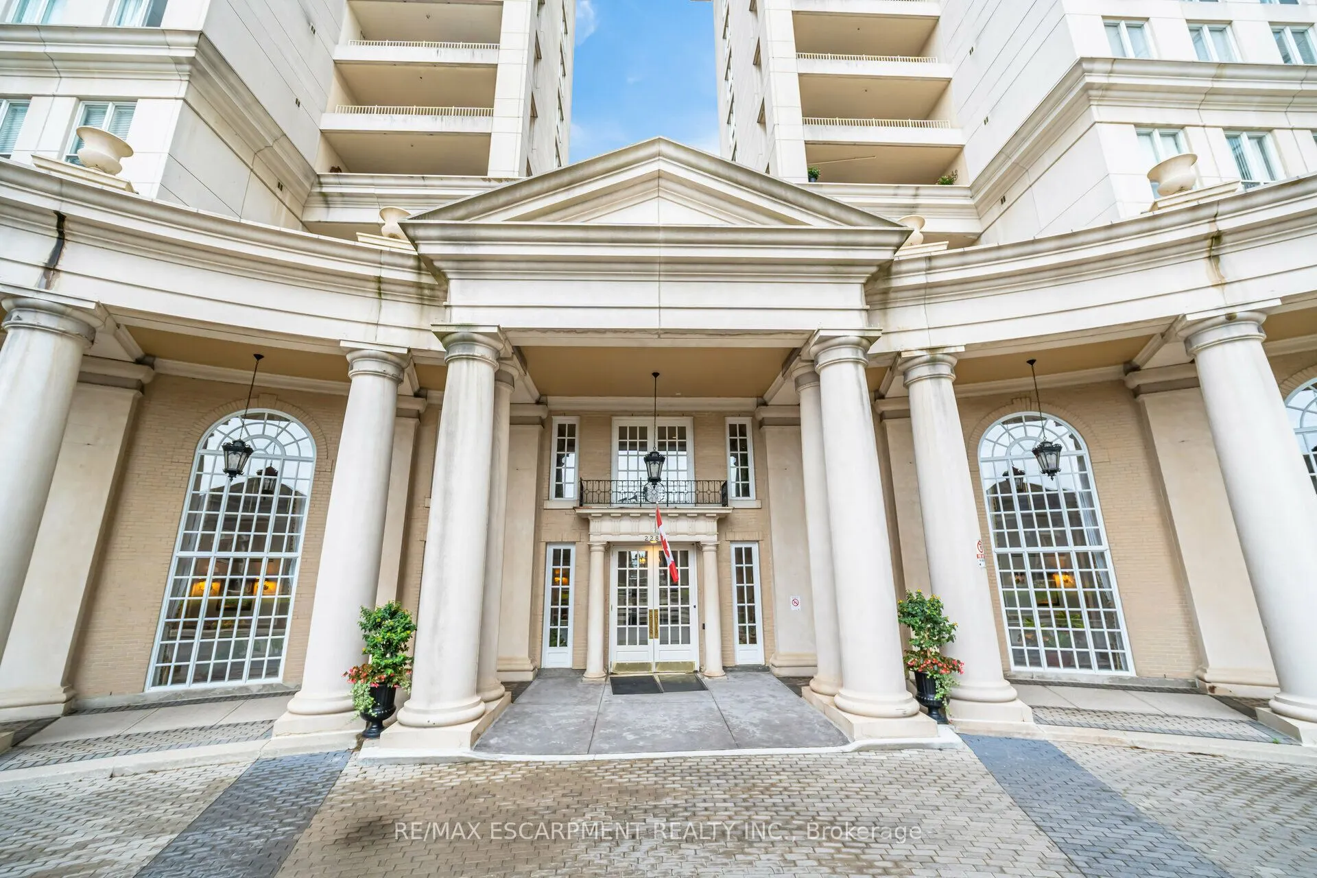 2285 Lake Shore Boulevard W, #207