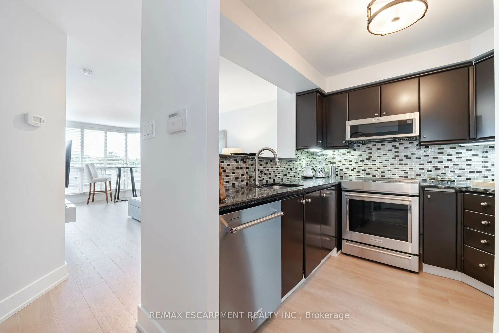 2285 Lake Shore Boulevard W, #207