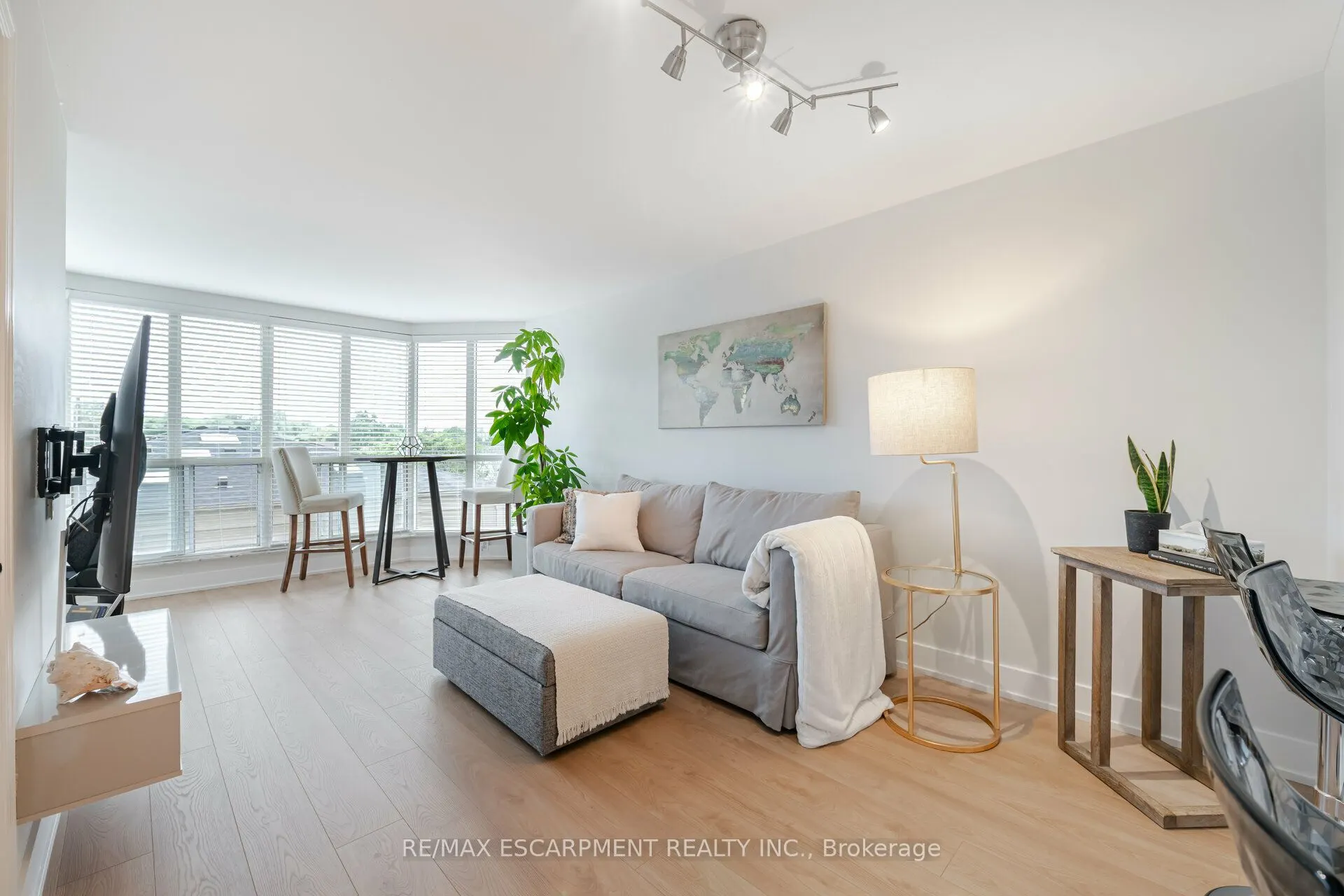 2285 Lake Shore Boulevard W, #207