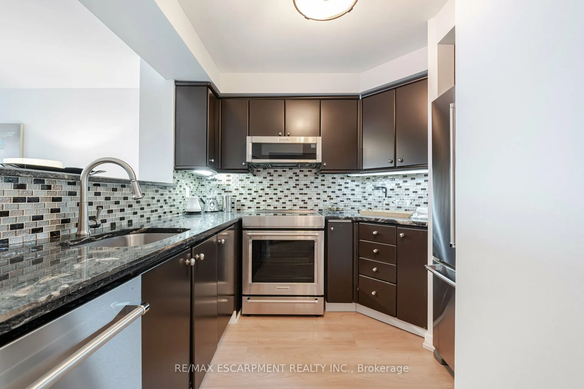 2285 Lake Shore Boulevard W, #207