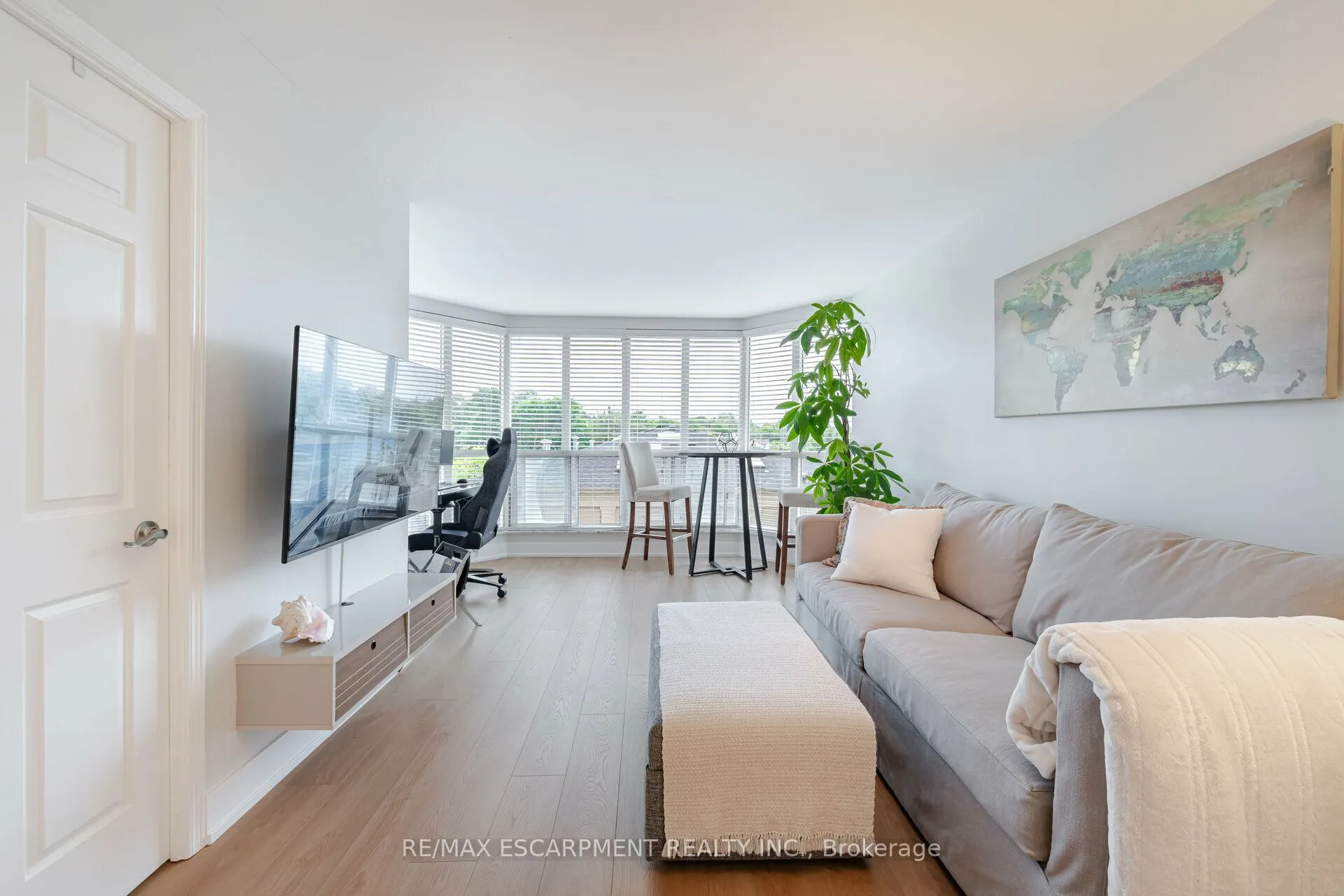 2285 Lake Shore Boulevard W, #207