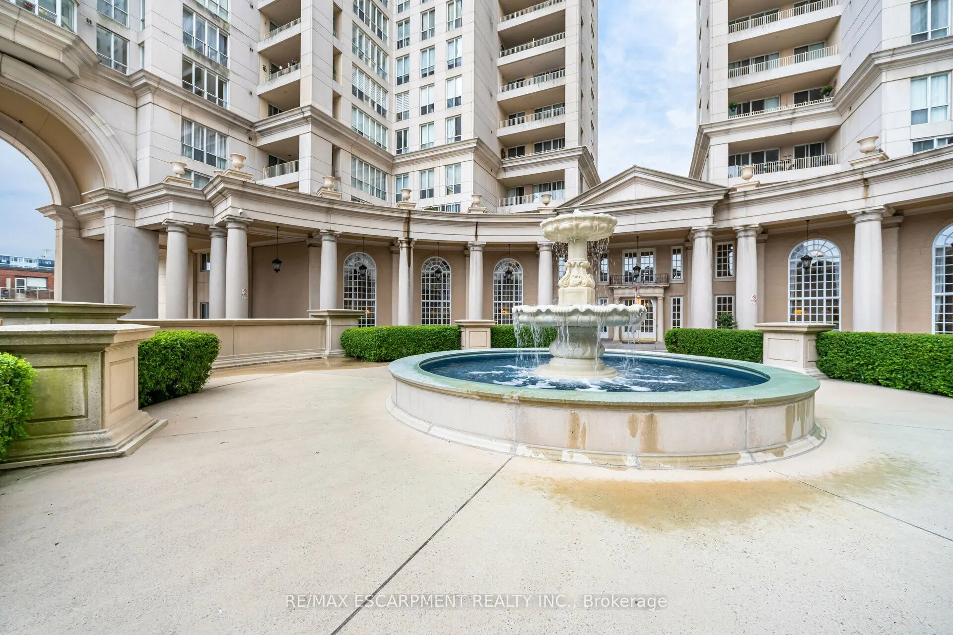 2285 Lake Shore Boulevard W, #207