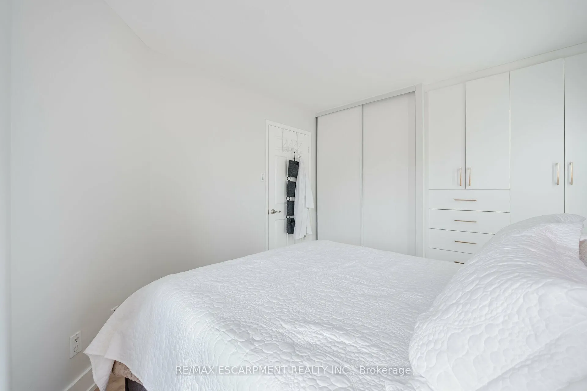 2285 Lake Shore Boulevard W, #207