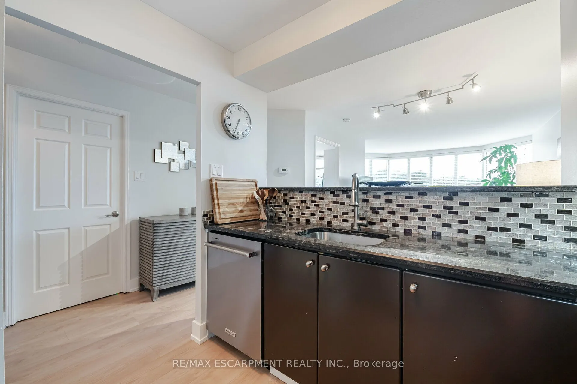 2285 Lake Shore Boulevard W, #207