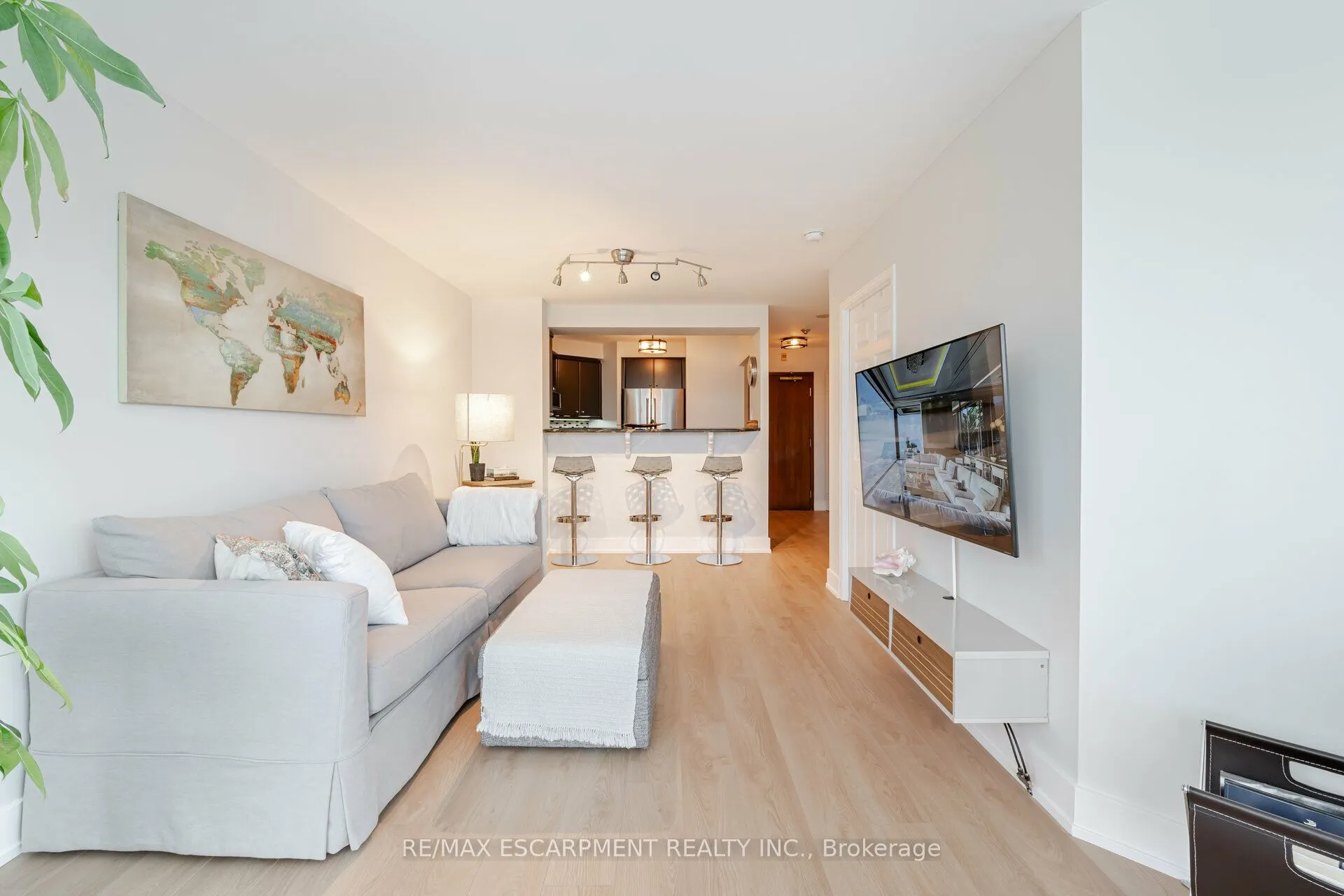 2285 Lake Shore Boulevard W, #207