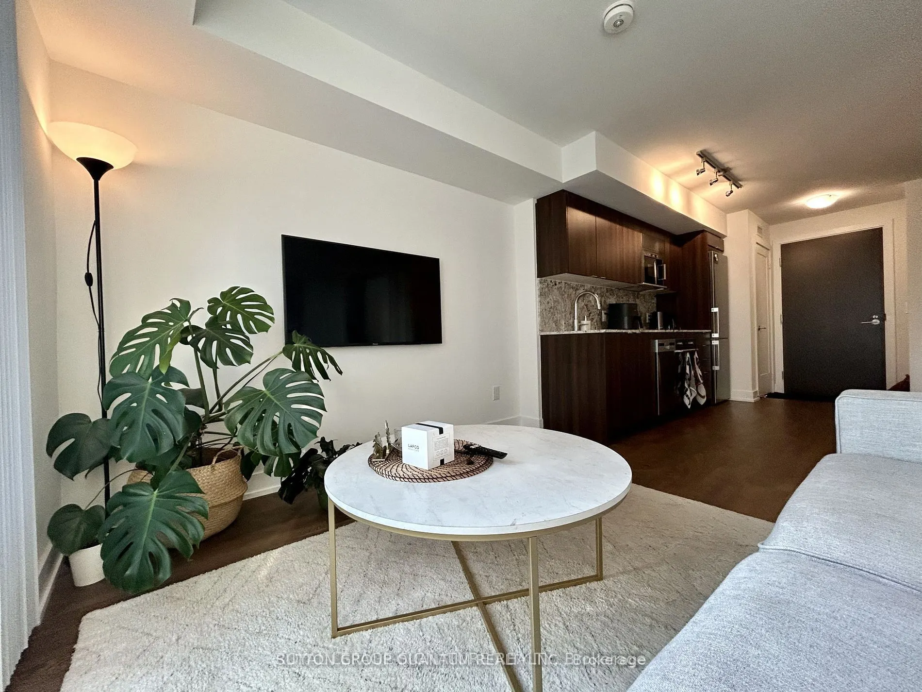 5 Mabelle Avenue, #1532