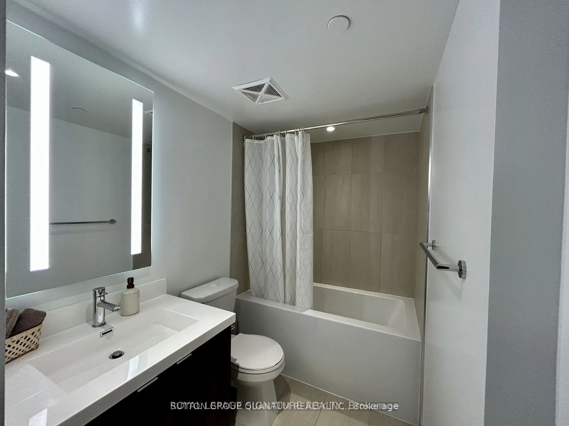 5 Mabelle Avenue, #1532