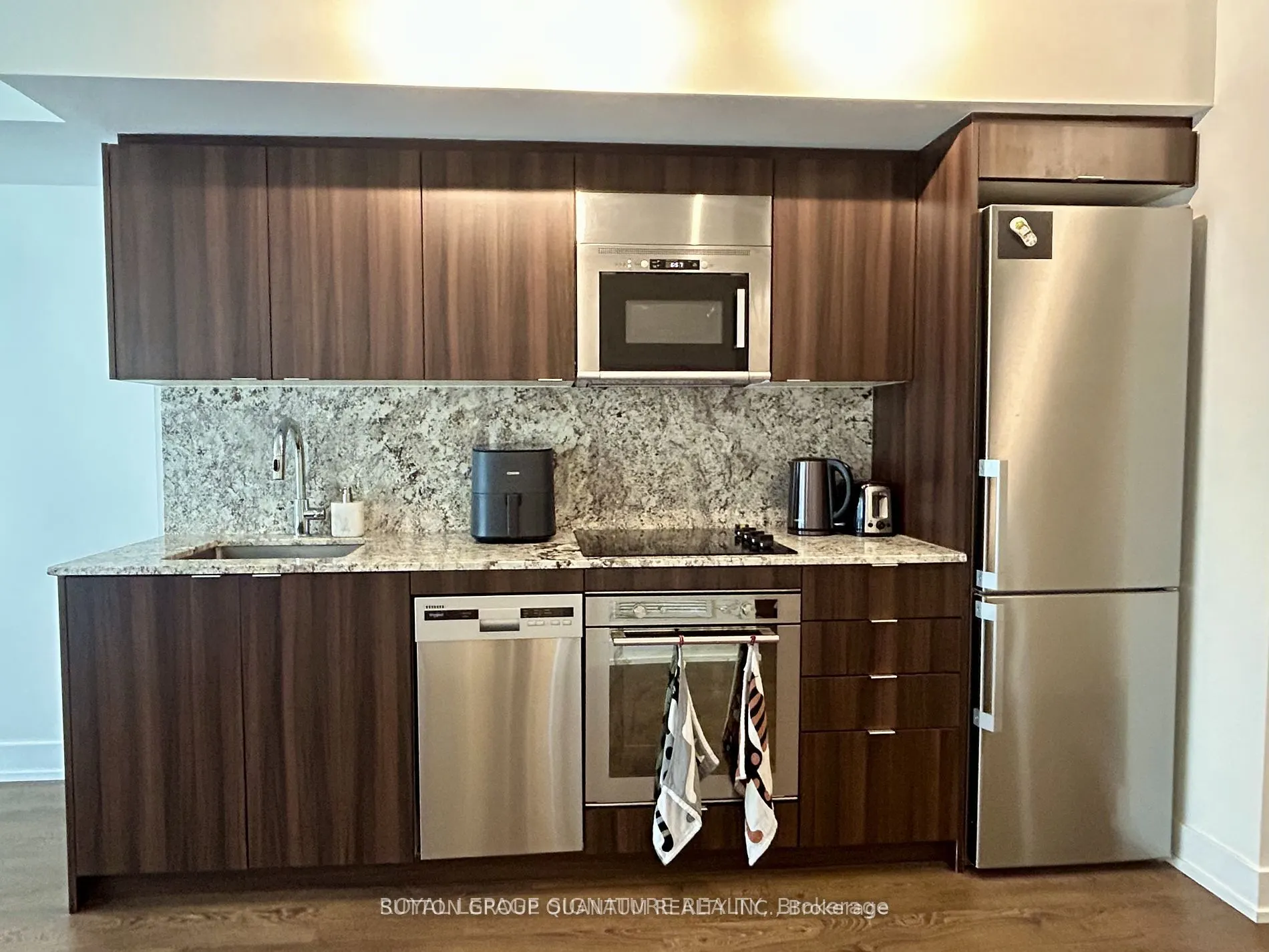 5 Mabelle Avenue, #1532