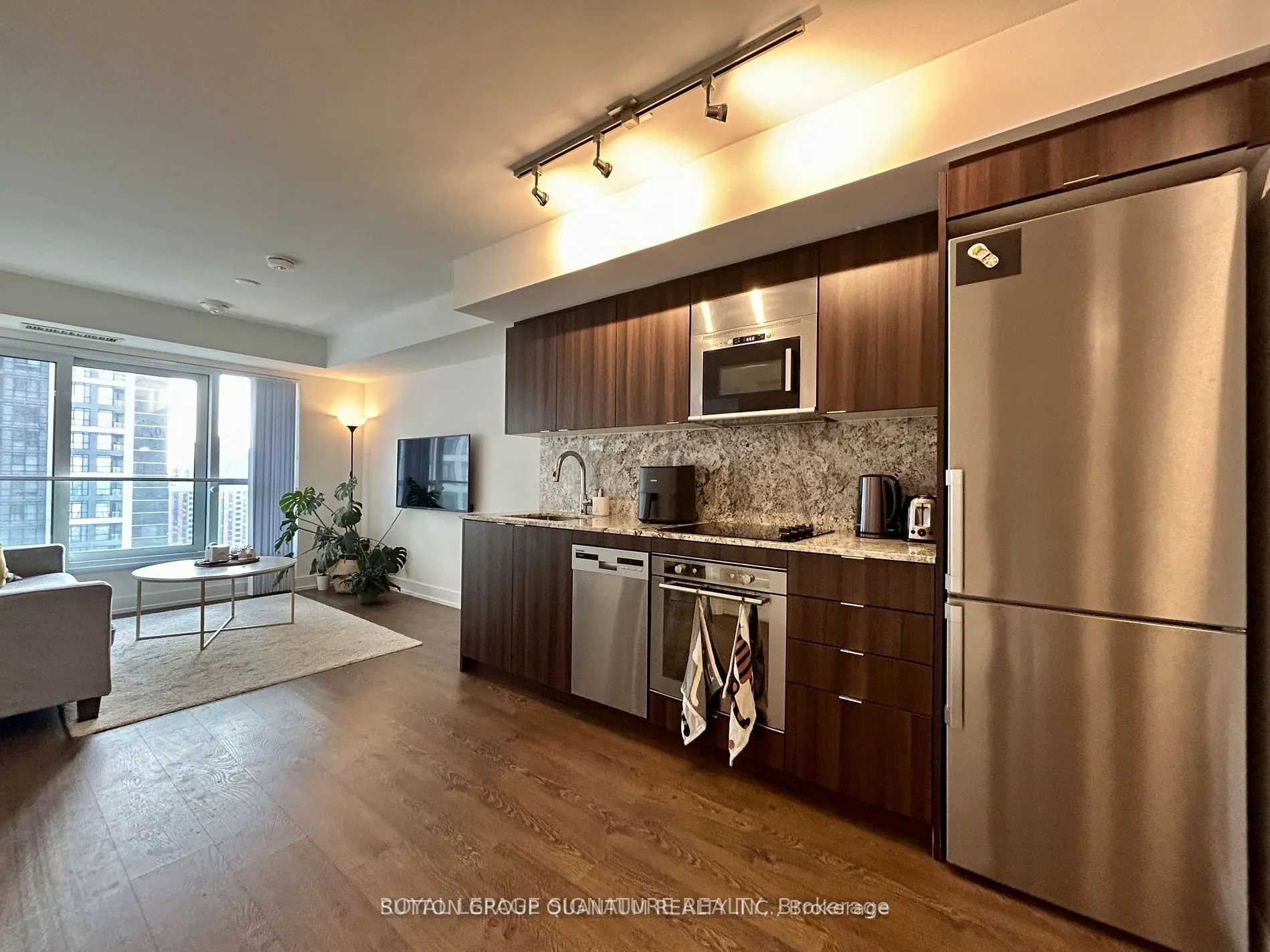 5 Mabelle Avenue, #1532