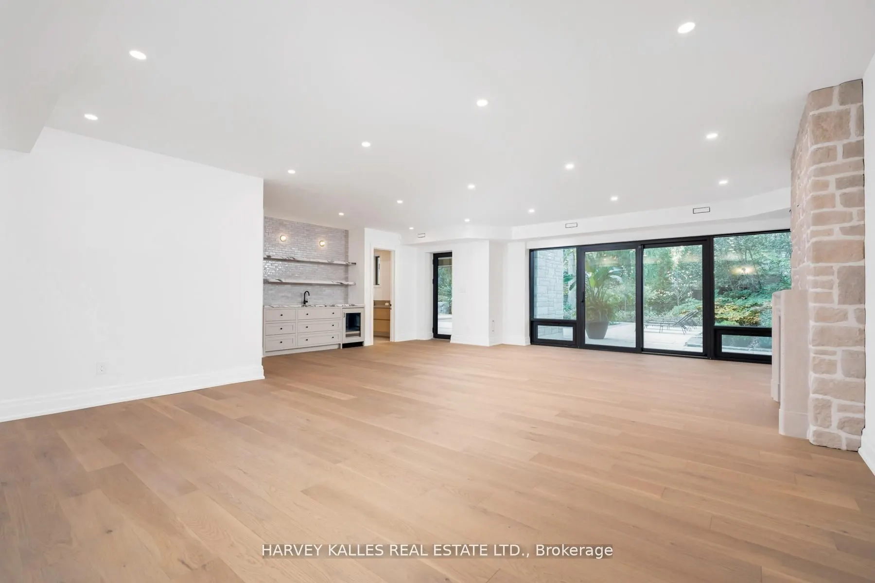 233 Lakewood Drive