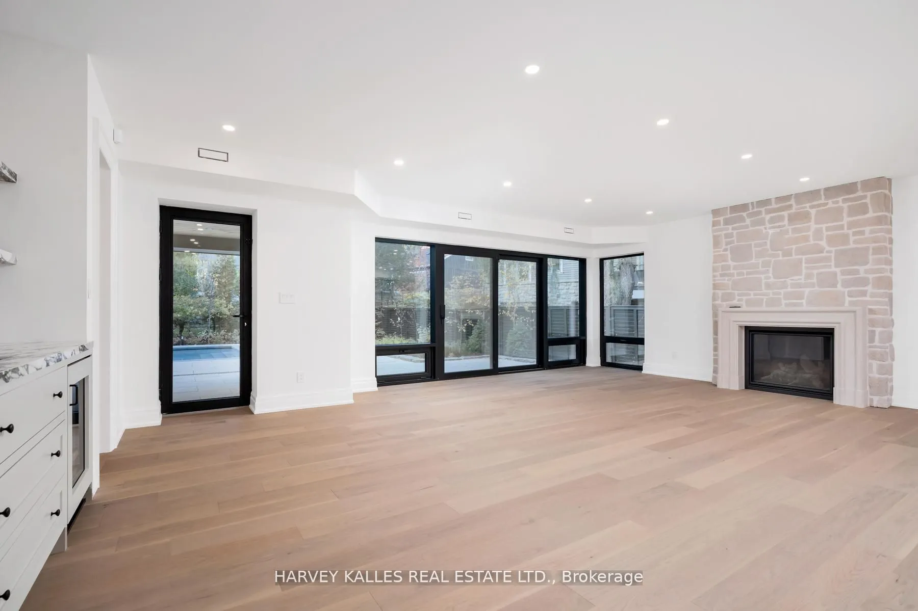 233 Lakewood Drive