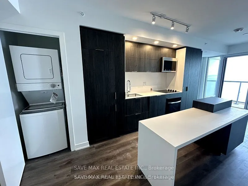 370 Martha Street, #1406
