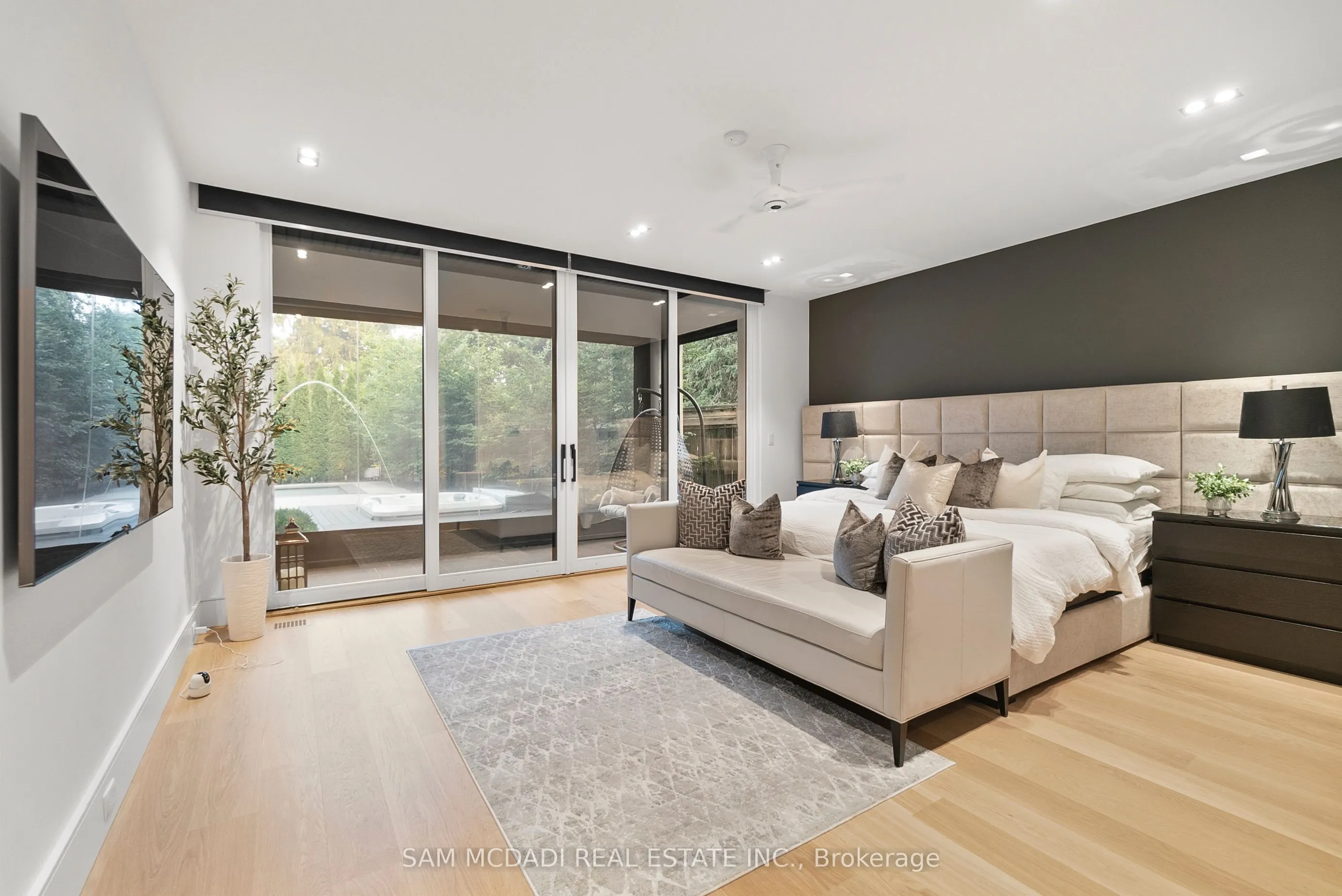 2488 Lakeshore Road E
