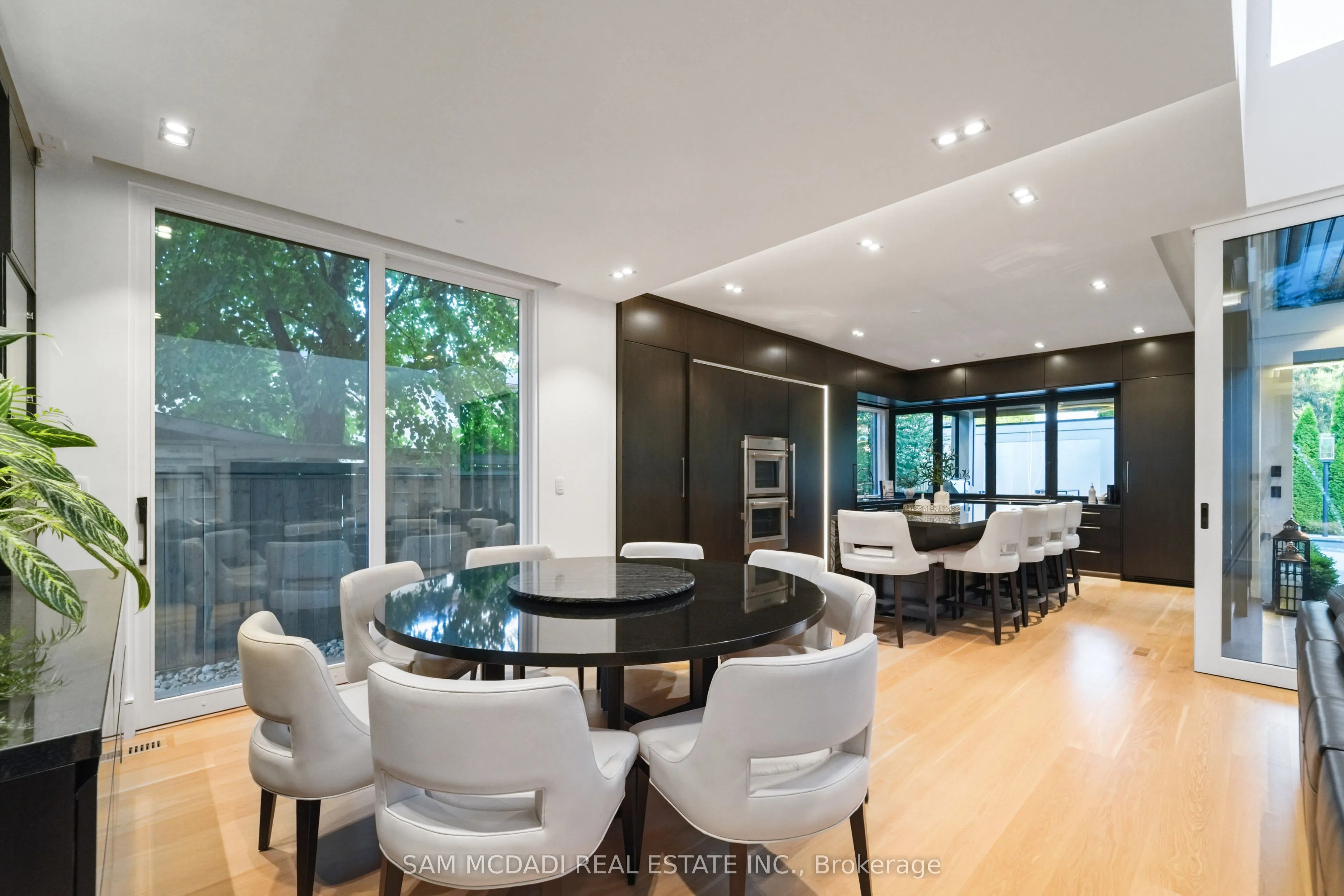 2488 Lakeshore Road E
