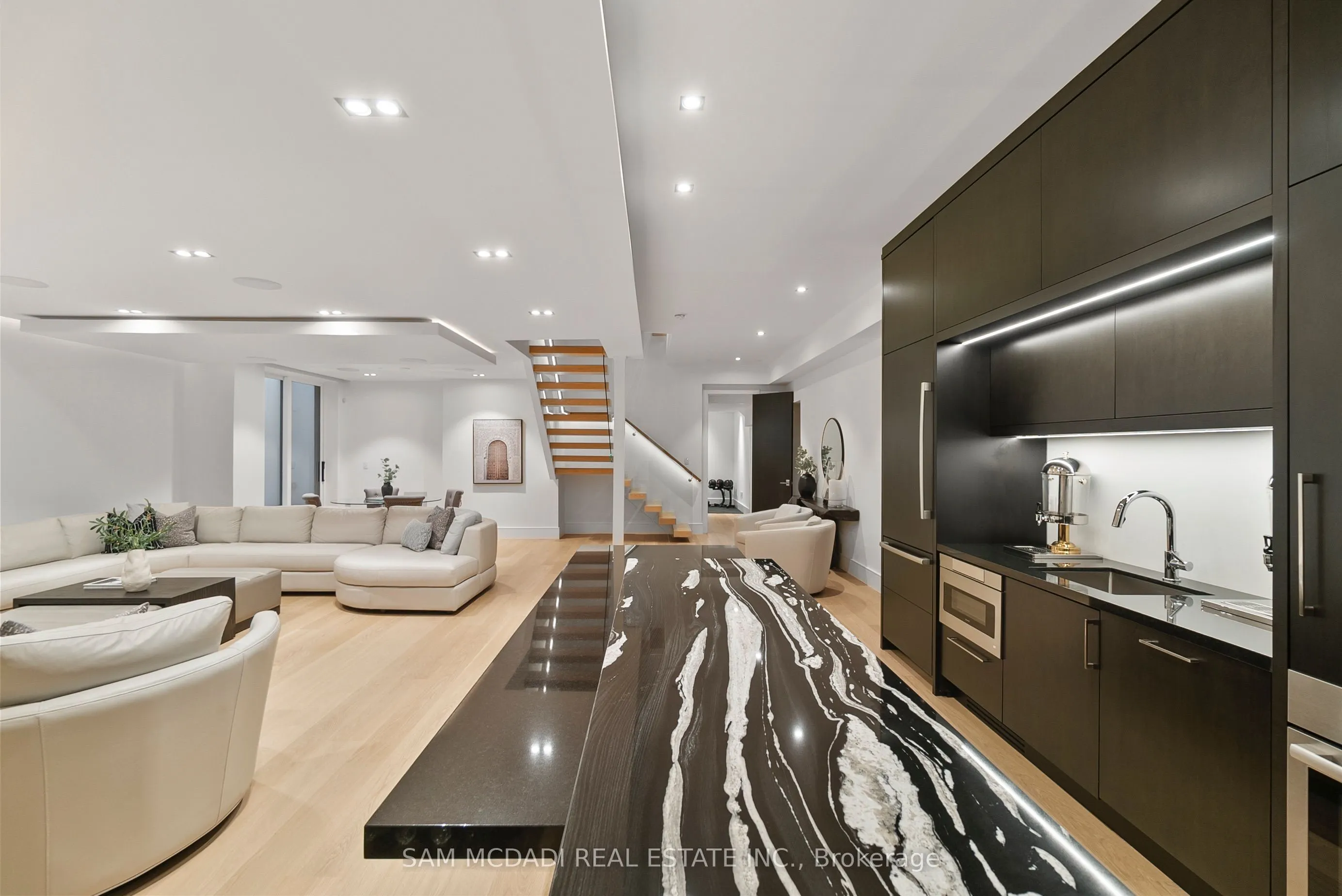2488 Lakeshore Road E