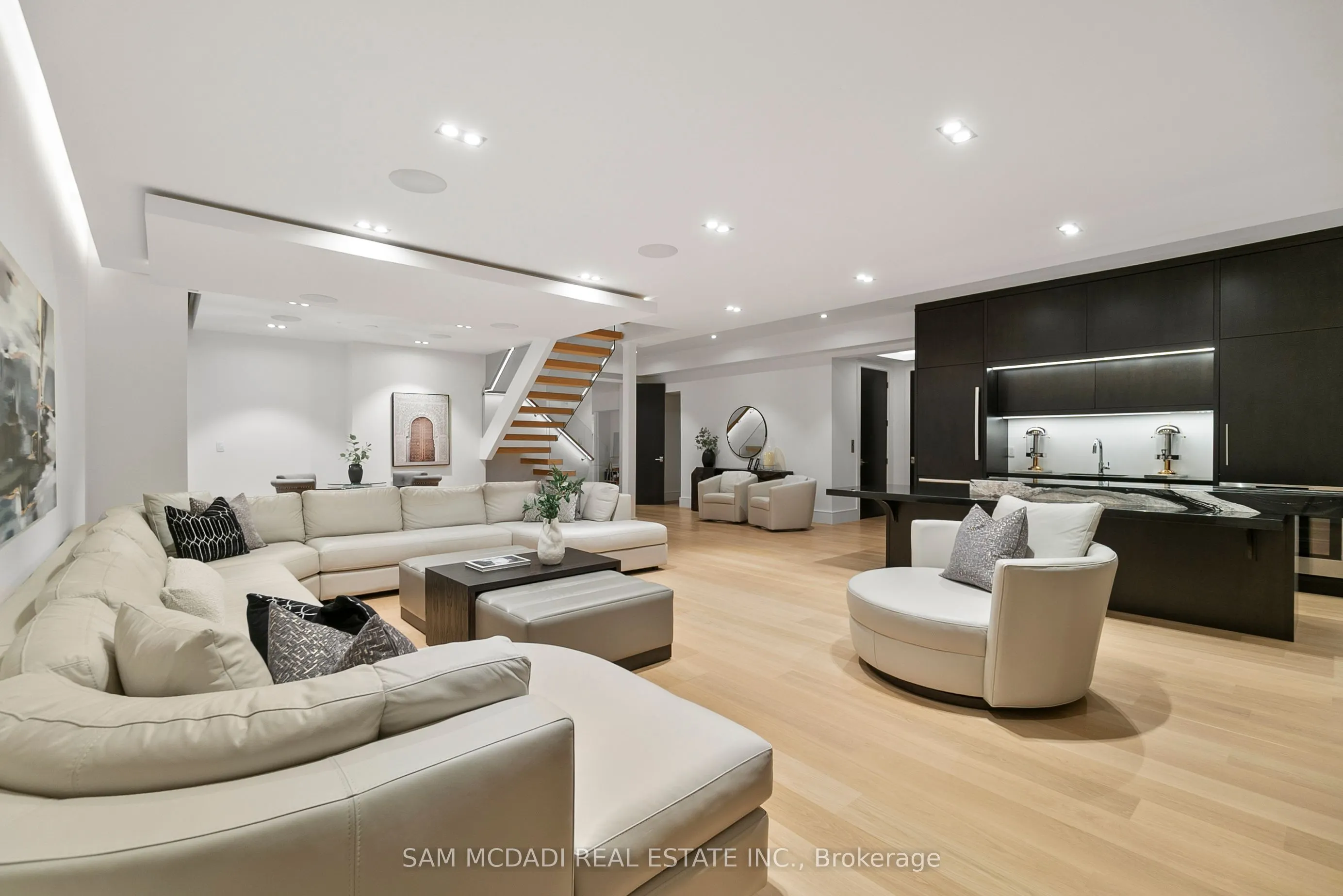 2488 Lakeshore Road E
