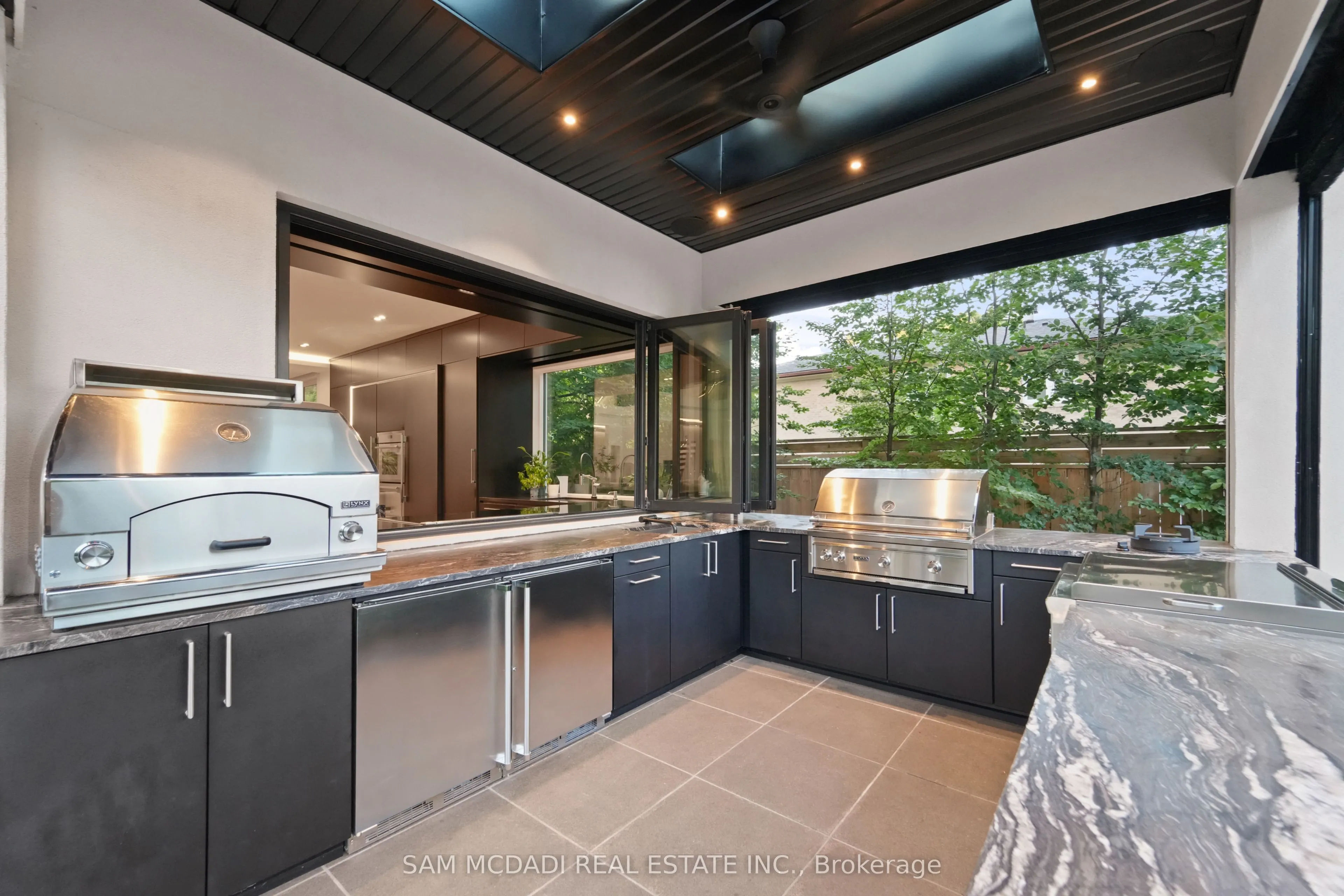 2488 Lakeshore Road E