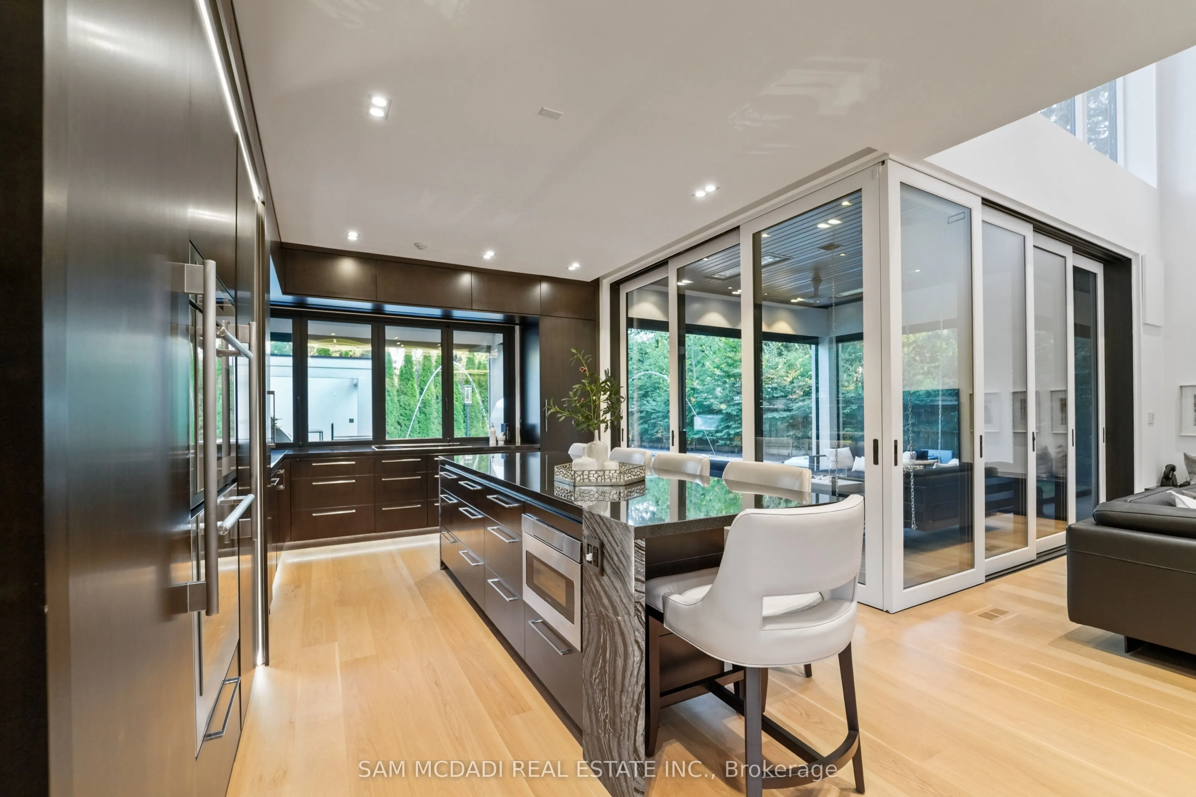 2488 Lakeshore Road E