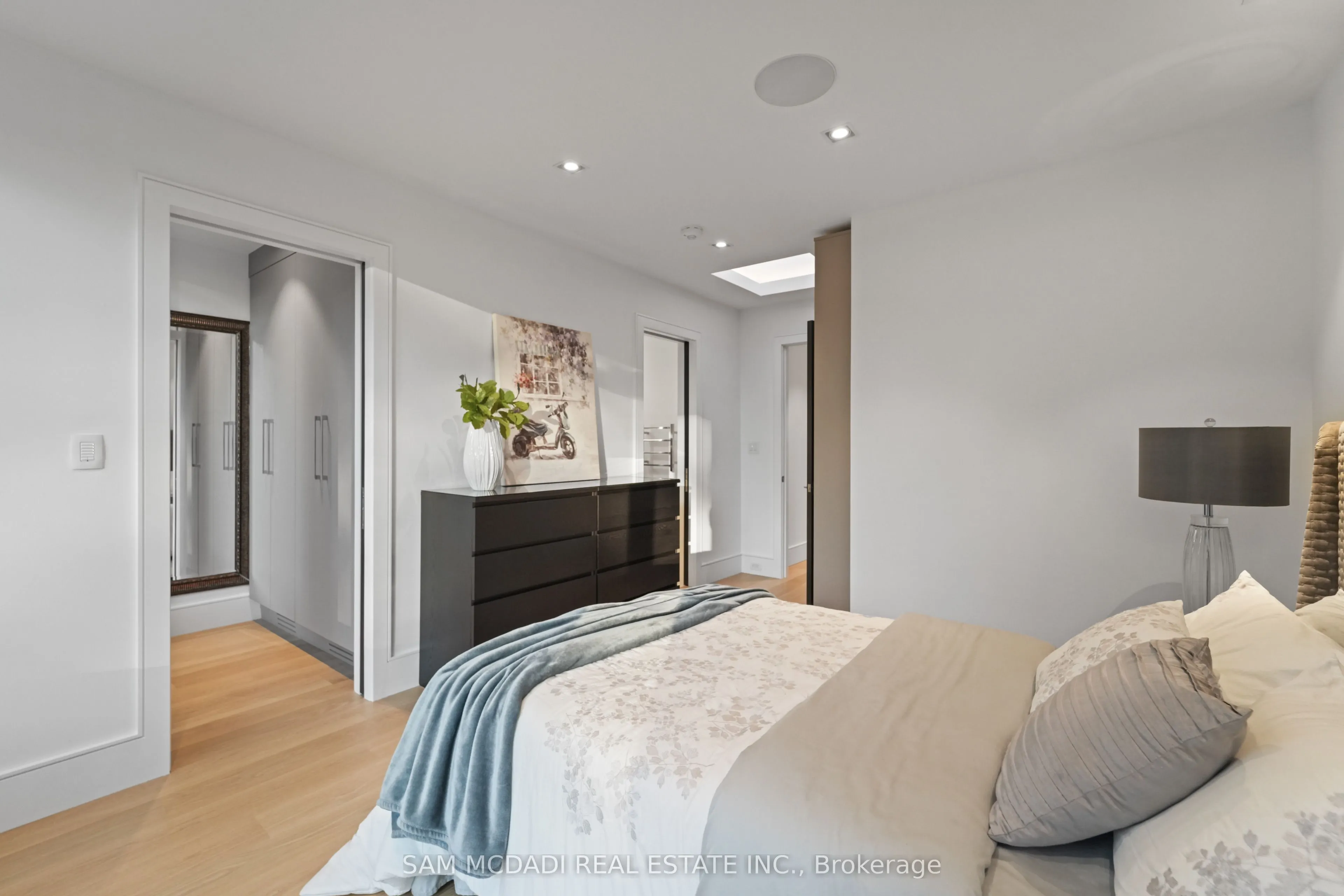 2488 Lakeshore Road E