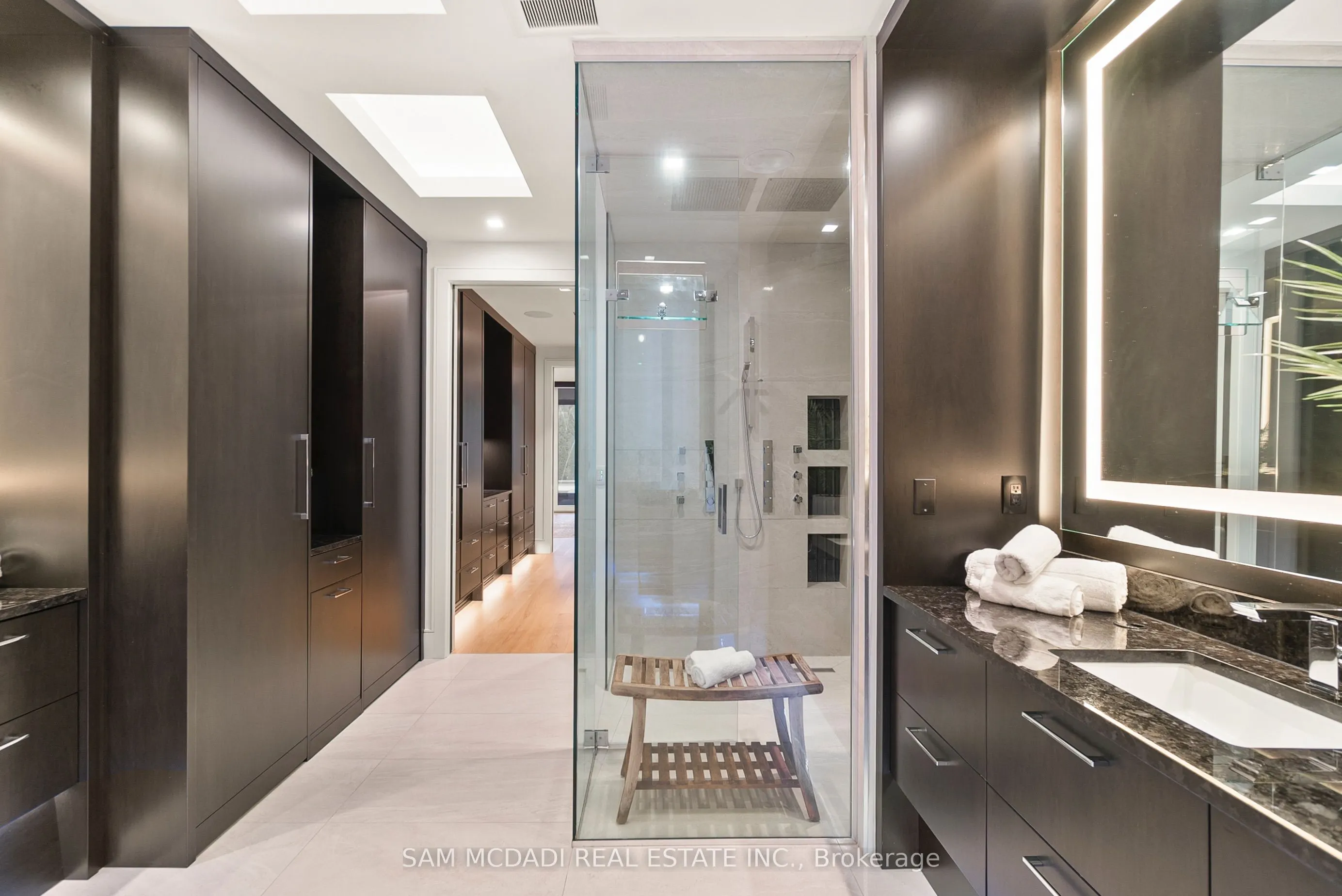2488 Lakeshore Road E