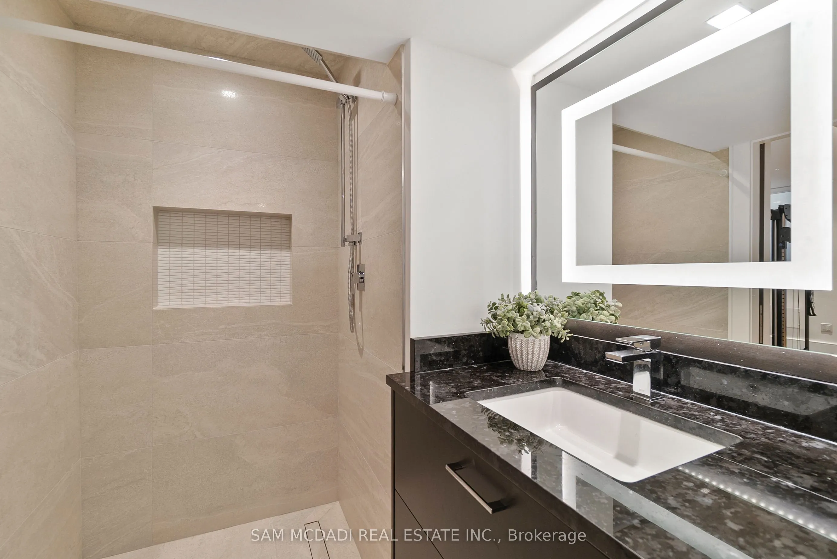 2488 Lakeshore Road E