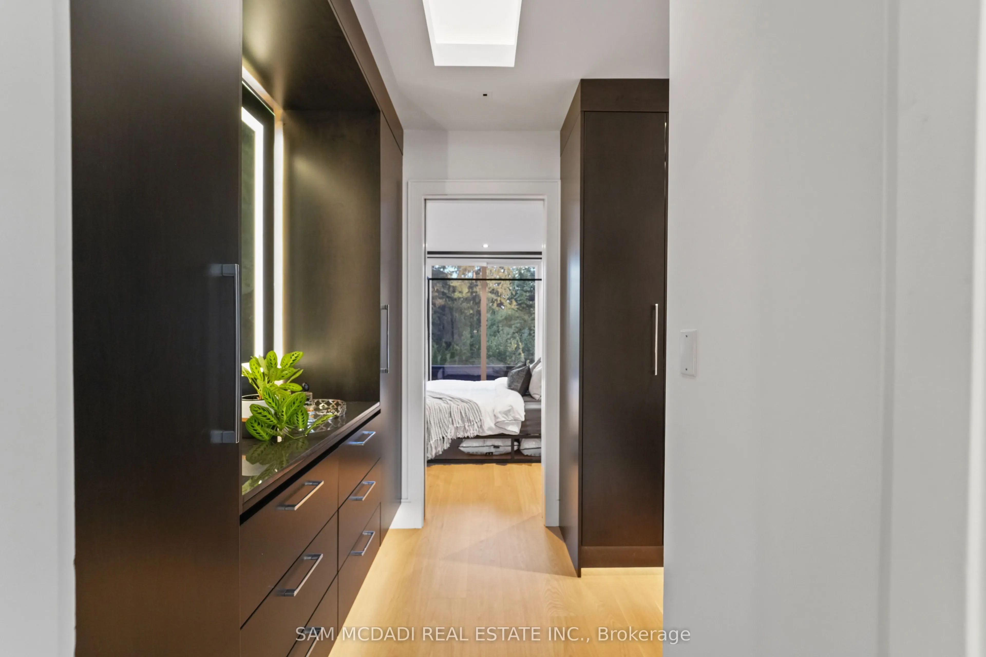 2488 Lakeshore Road E