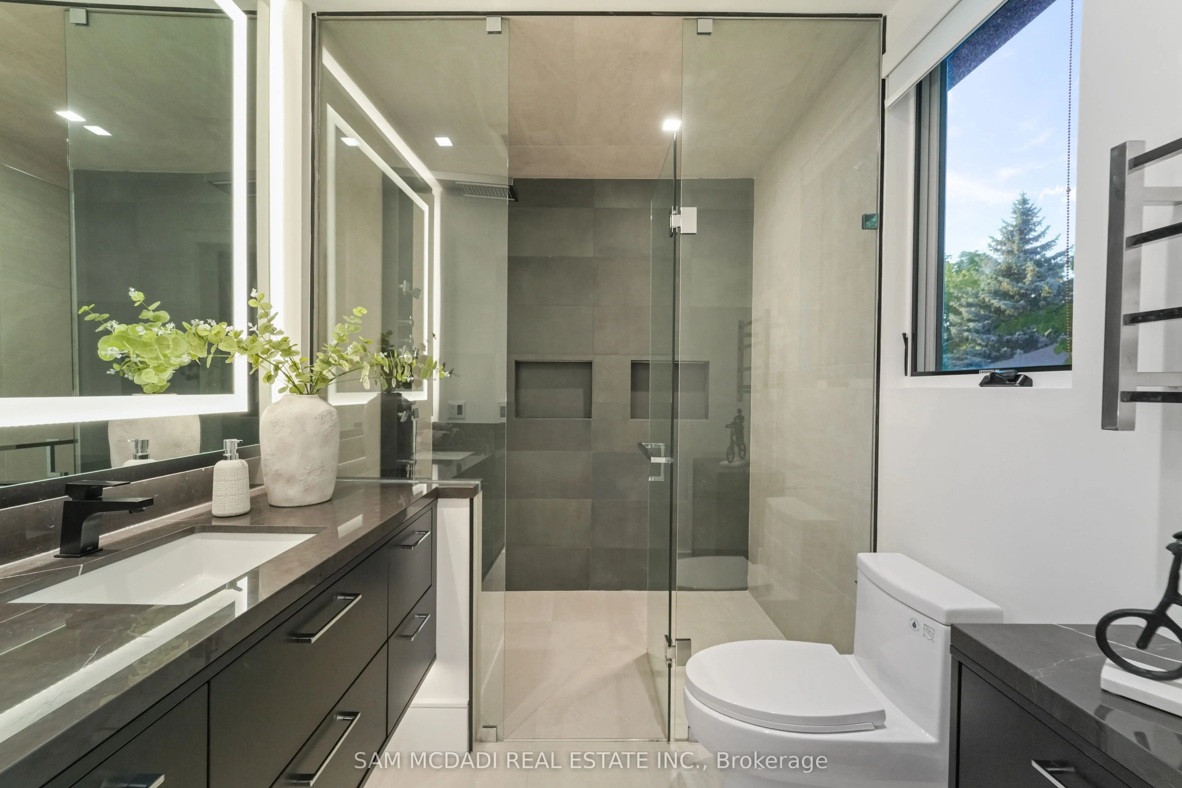 2488 Lakeshore Road E