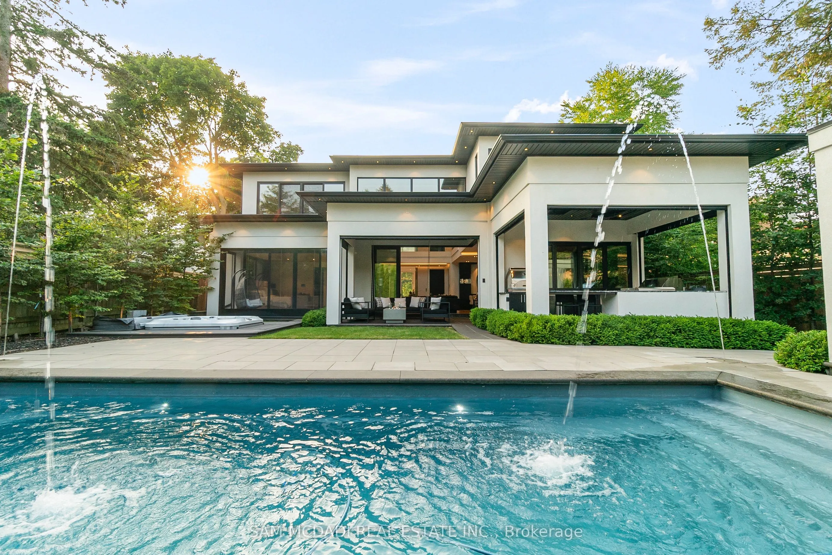2488 Lakeshore Road E