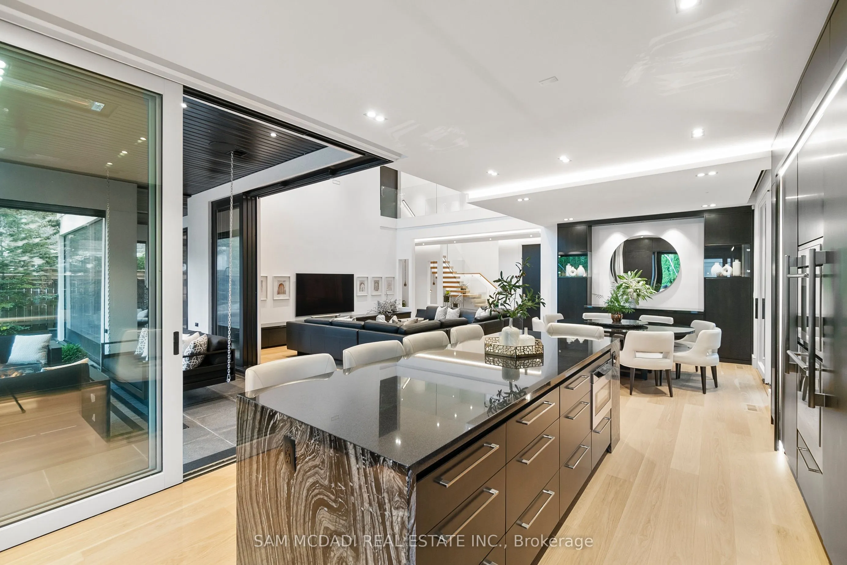 2488 Lakeshore Road E