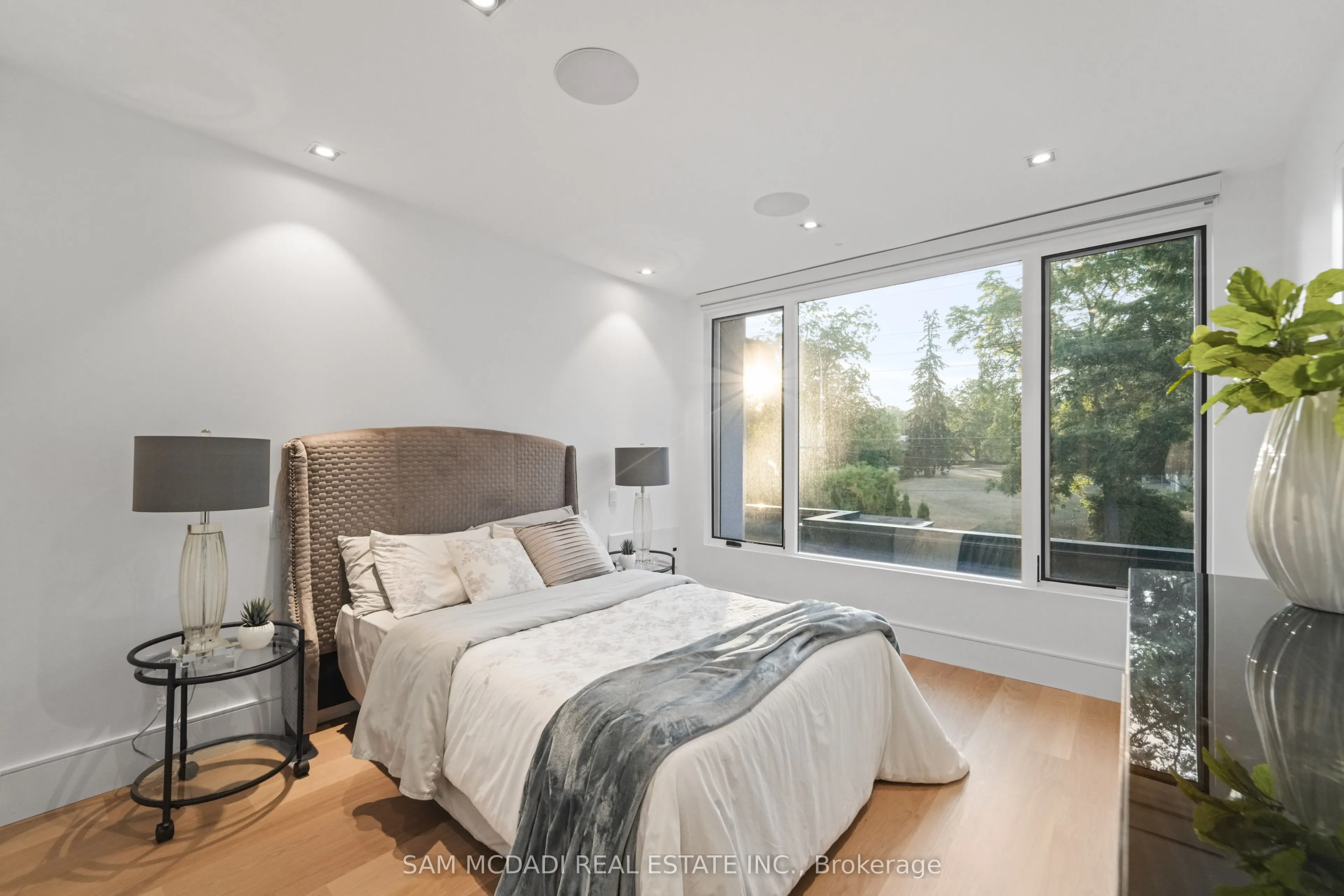 2488 Lakeshore Road E