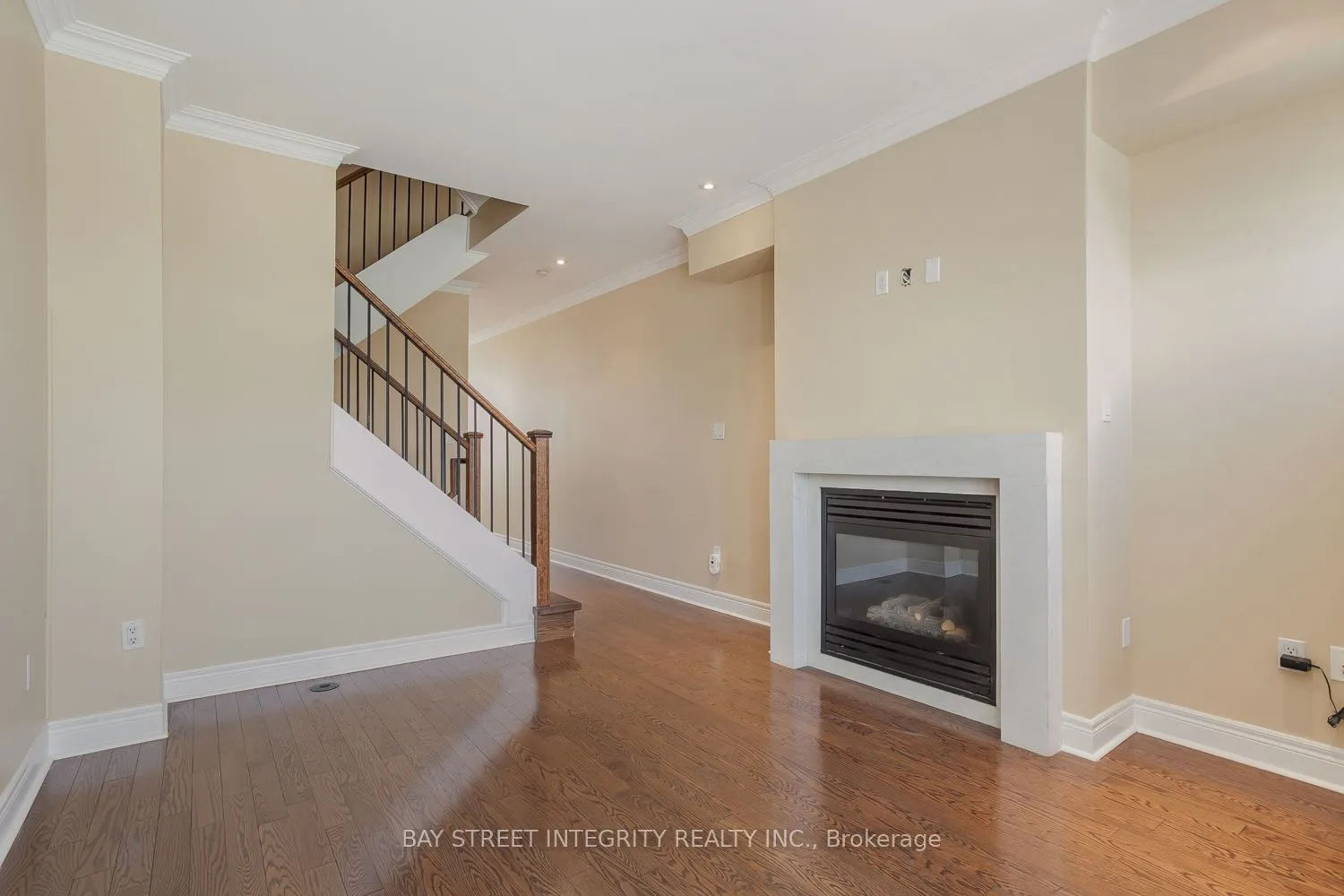 571 Oxford Street