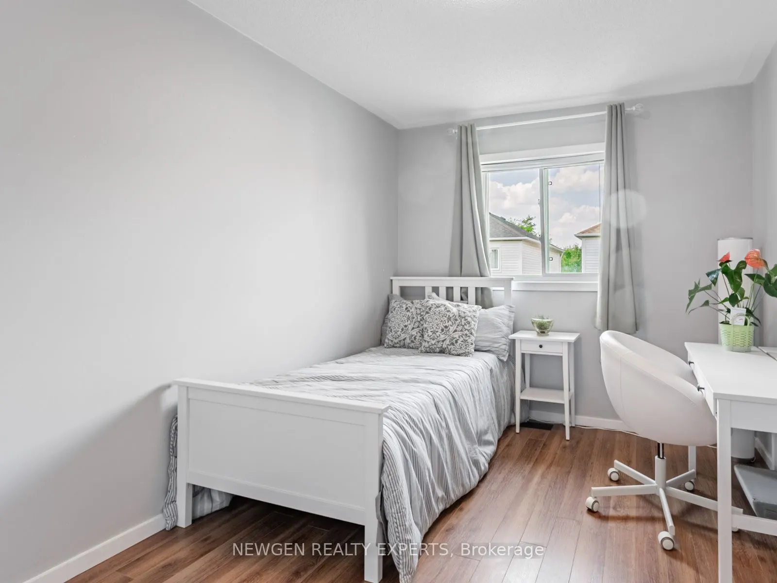 24 Bearwood Street N