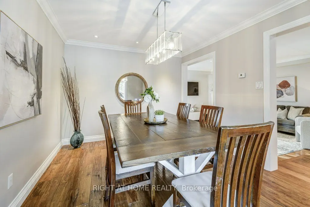 180 Queen Street W
